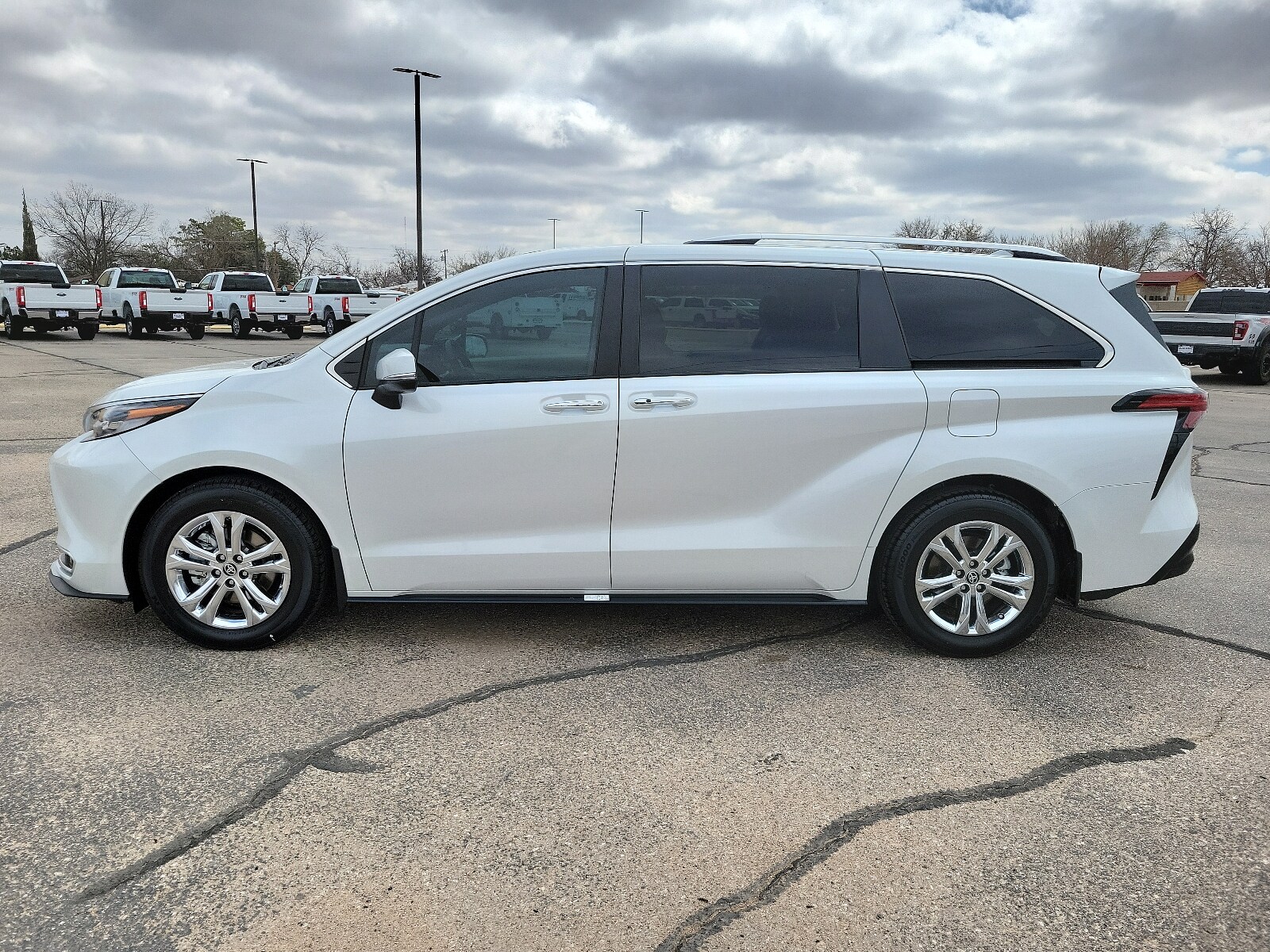 Used 2023 Toyota Sienna Platinum with VIN 5TDESKFC1PS096600 for sale in Hobbs, NM