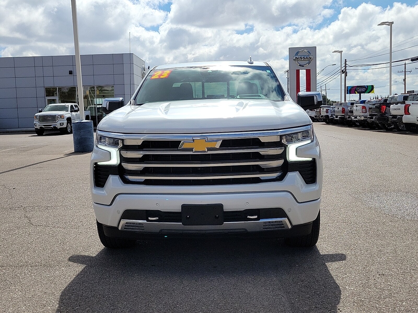 2023 Chevrolet Silverado 1500 High Country photo 3