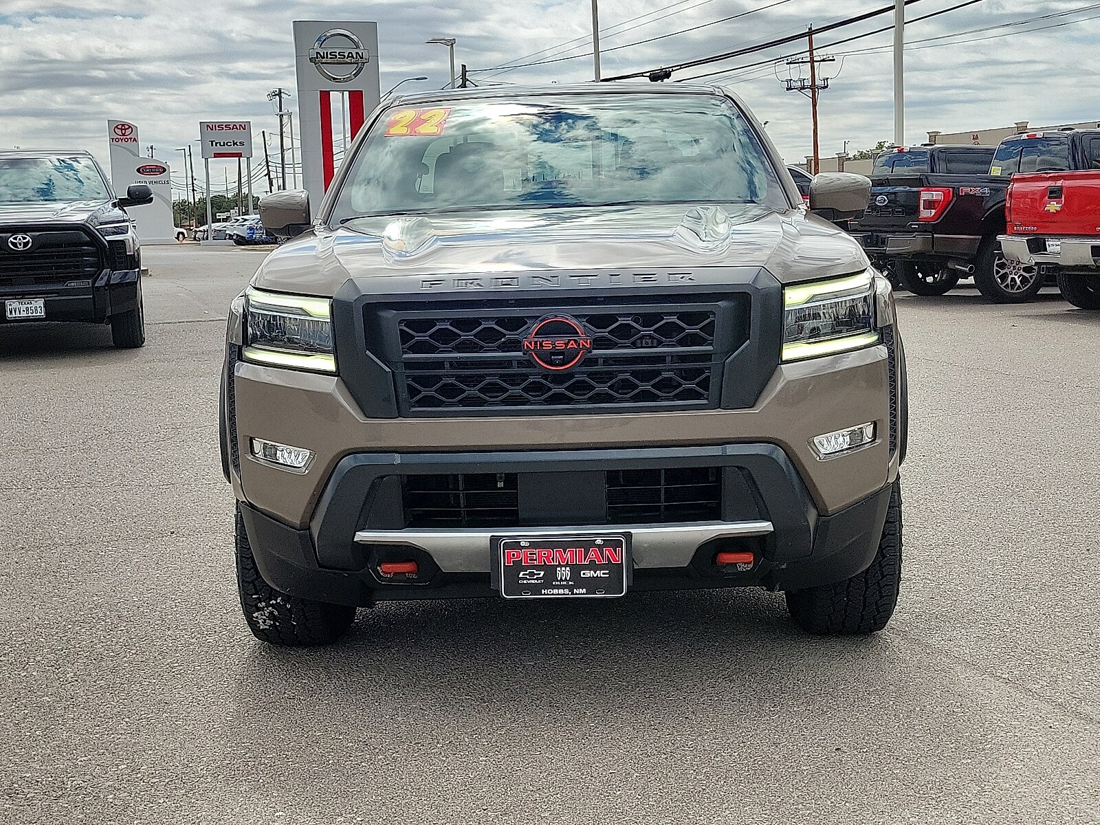 2022 Nissan Frontier PRO-X Crew Cab photo 3