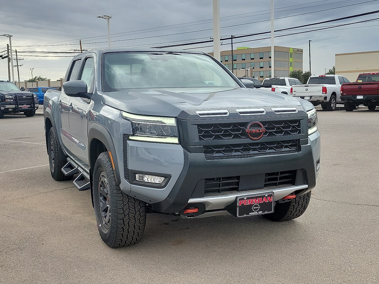 2025 Nissan Frontier PRO-4X Crew Cab photo 2