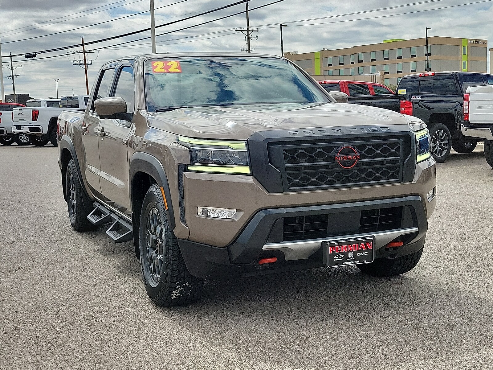 2022 Nissan Frontier PRO-X Crew Cab photo 2