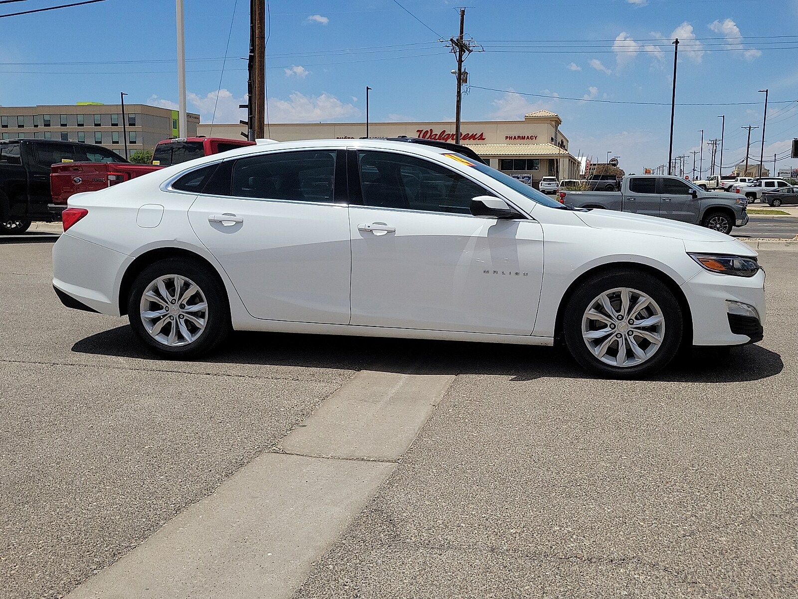 2024 Chevrolet Malibu 1LT - Photo 12