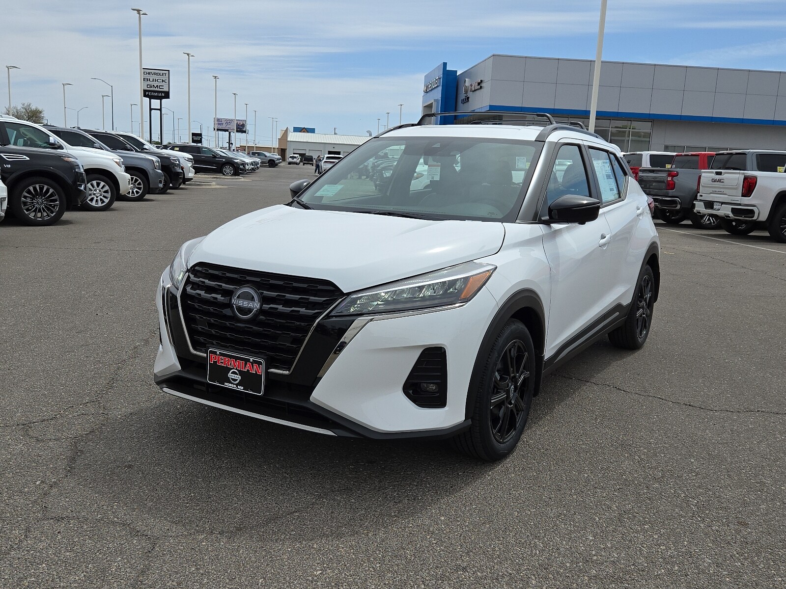 2024 Nissan Kicks SR photo 2