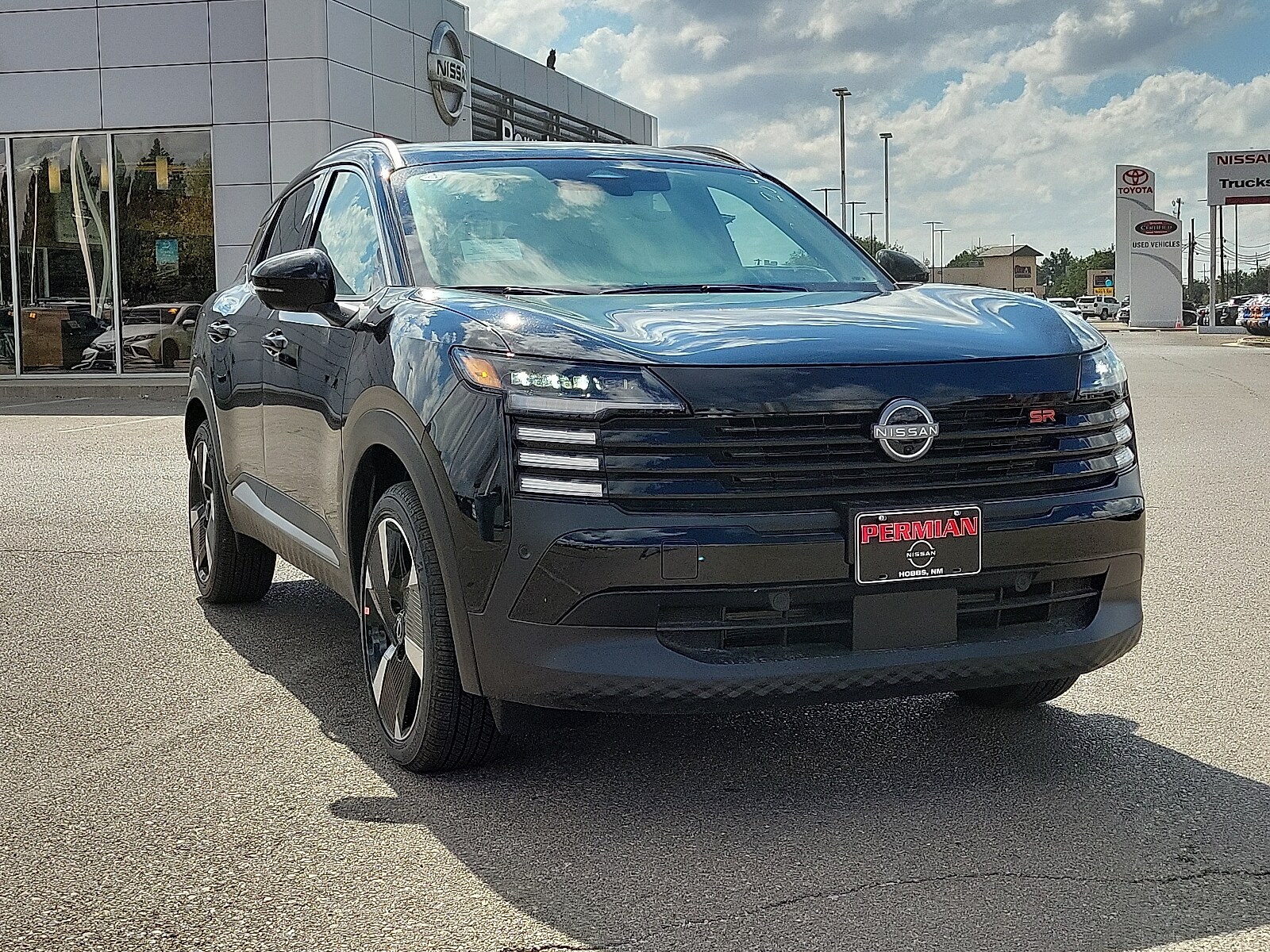 2025 Nissan Kicks SR photo 2