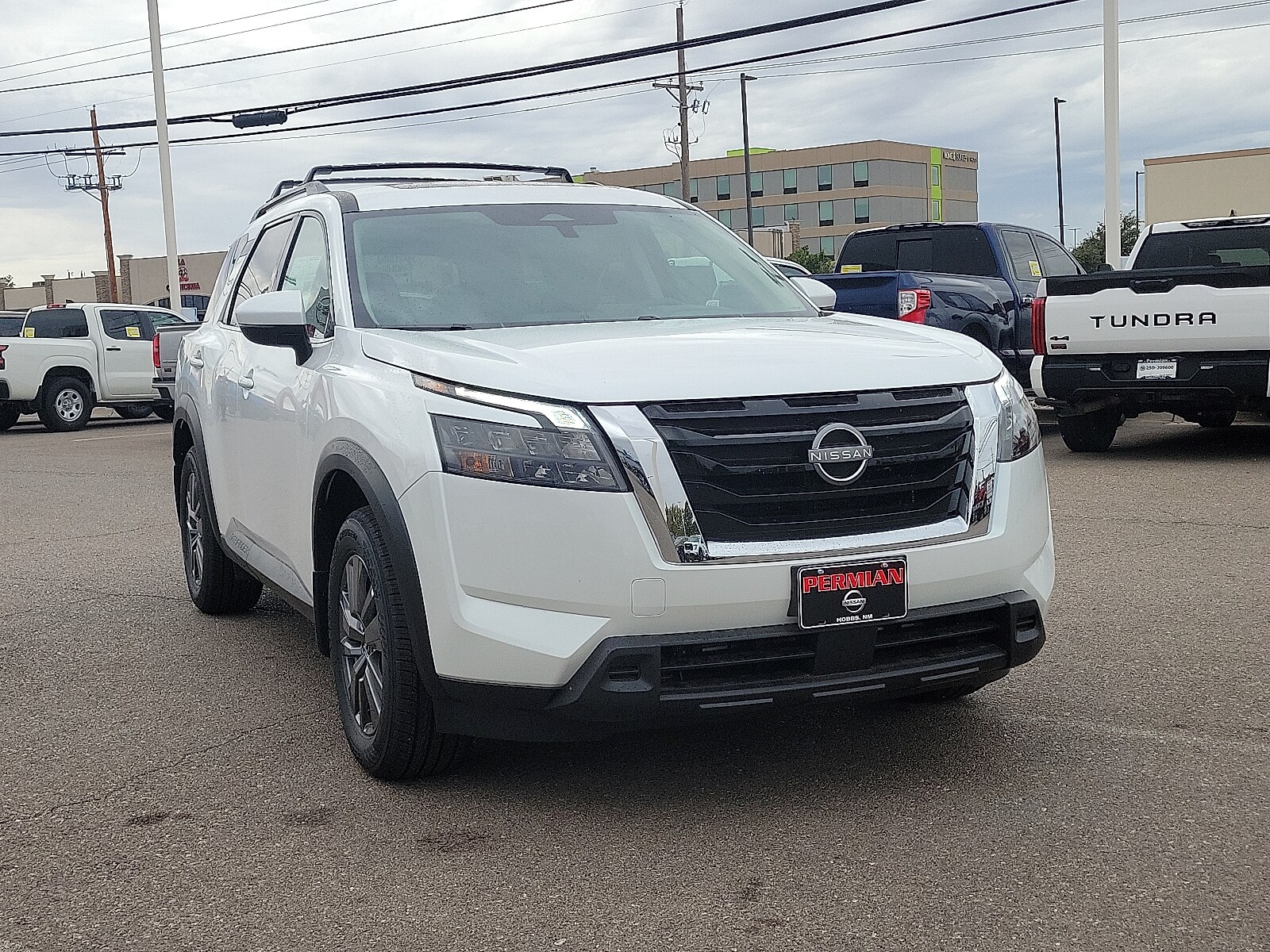 2025 Nissan Pathfinder SV photo 2