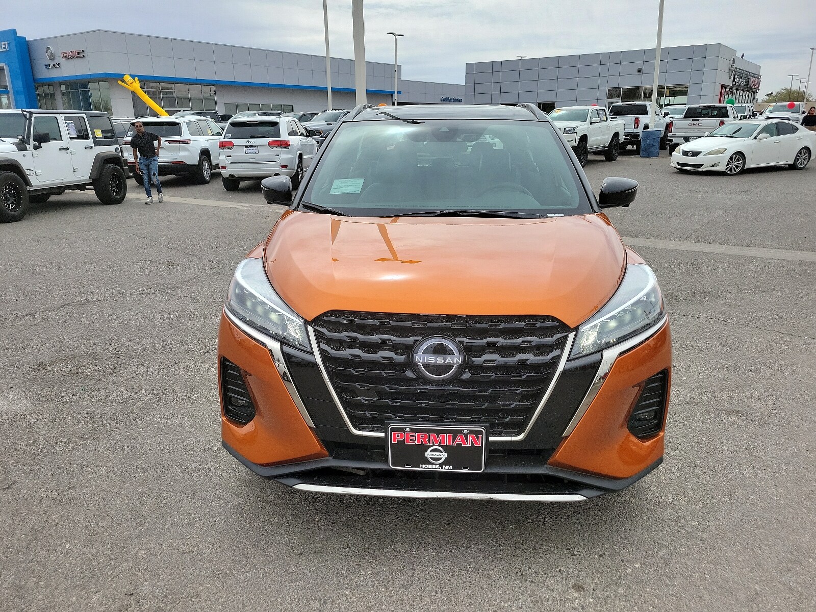 2024 Nissan Kicks SR photo 2