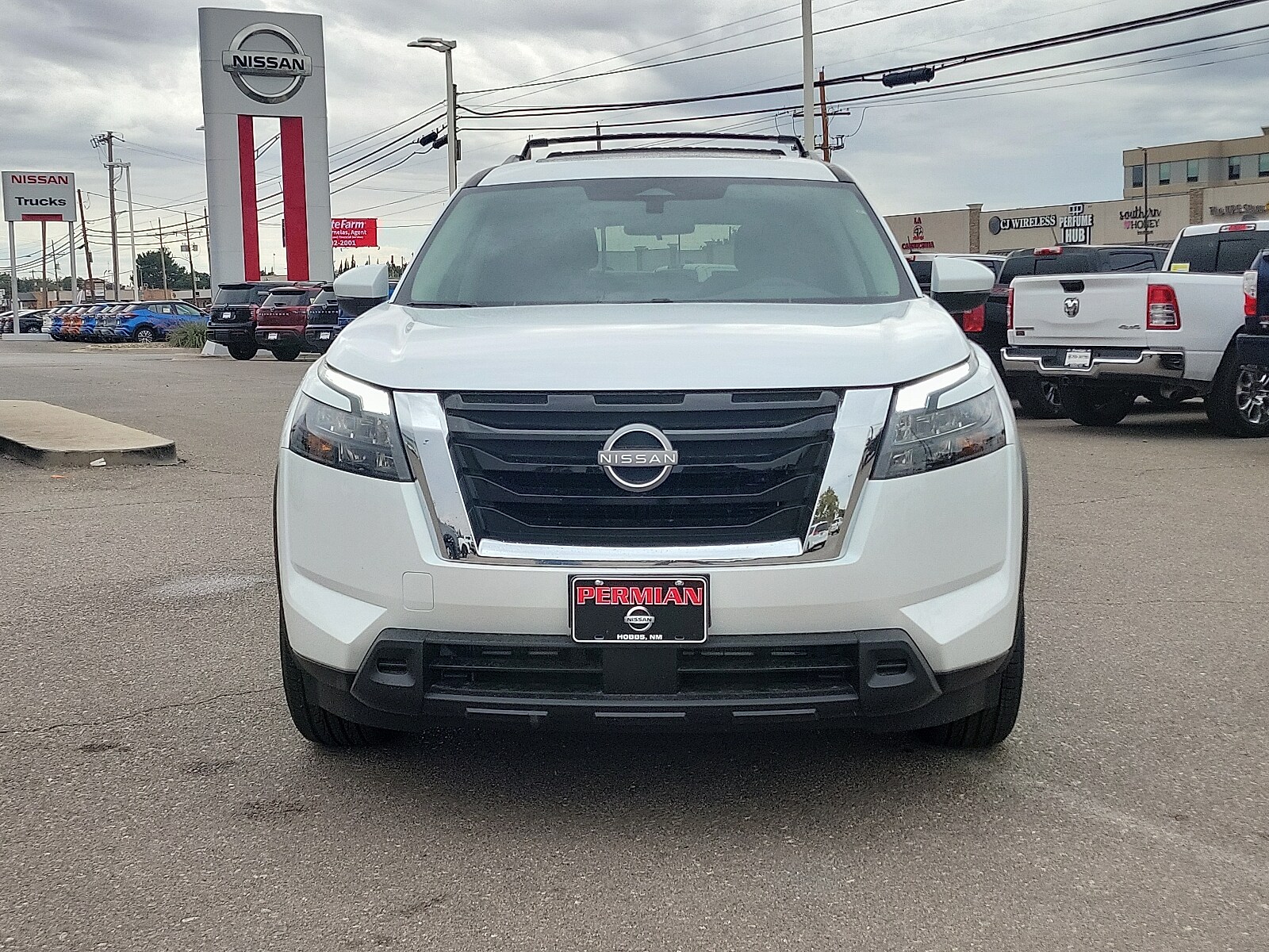 2025 Nissan Pathfinder SV photo 3