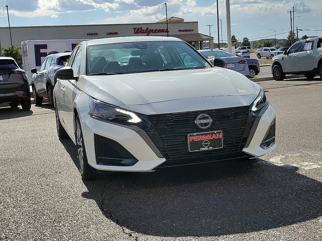 New 2026 Nissan Altima SV FWD Sedan