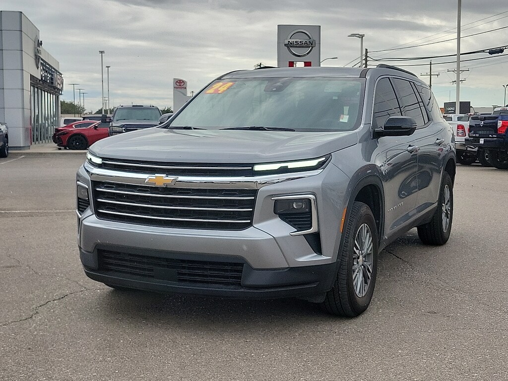Used 2024 Chevrolet Traverse FWD LT Sport Utility
