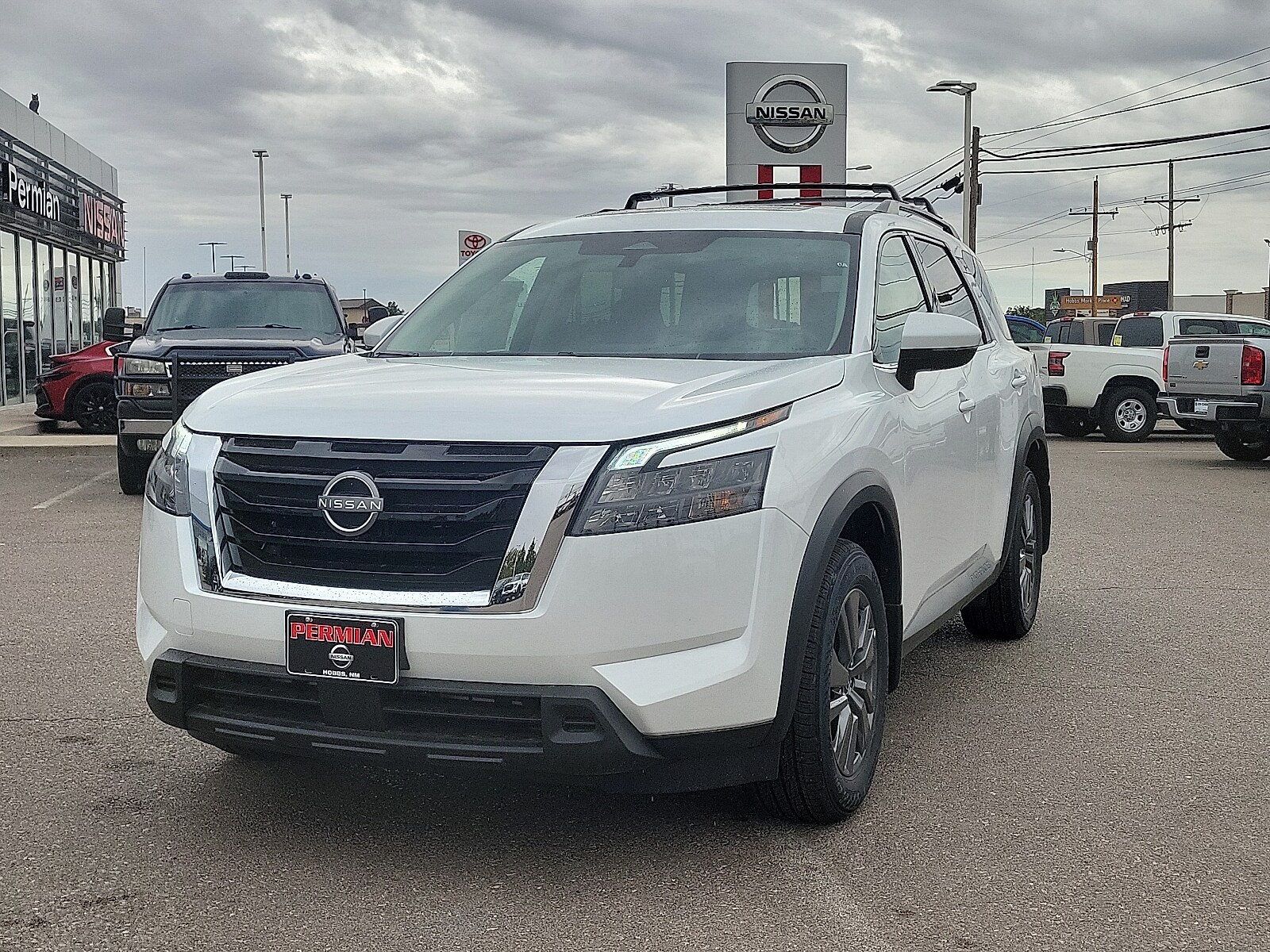 2025 Nissan Pathfinder SV photo 4