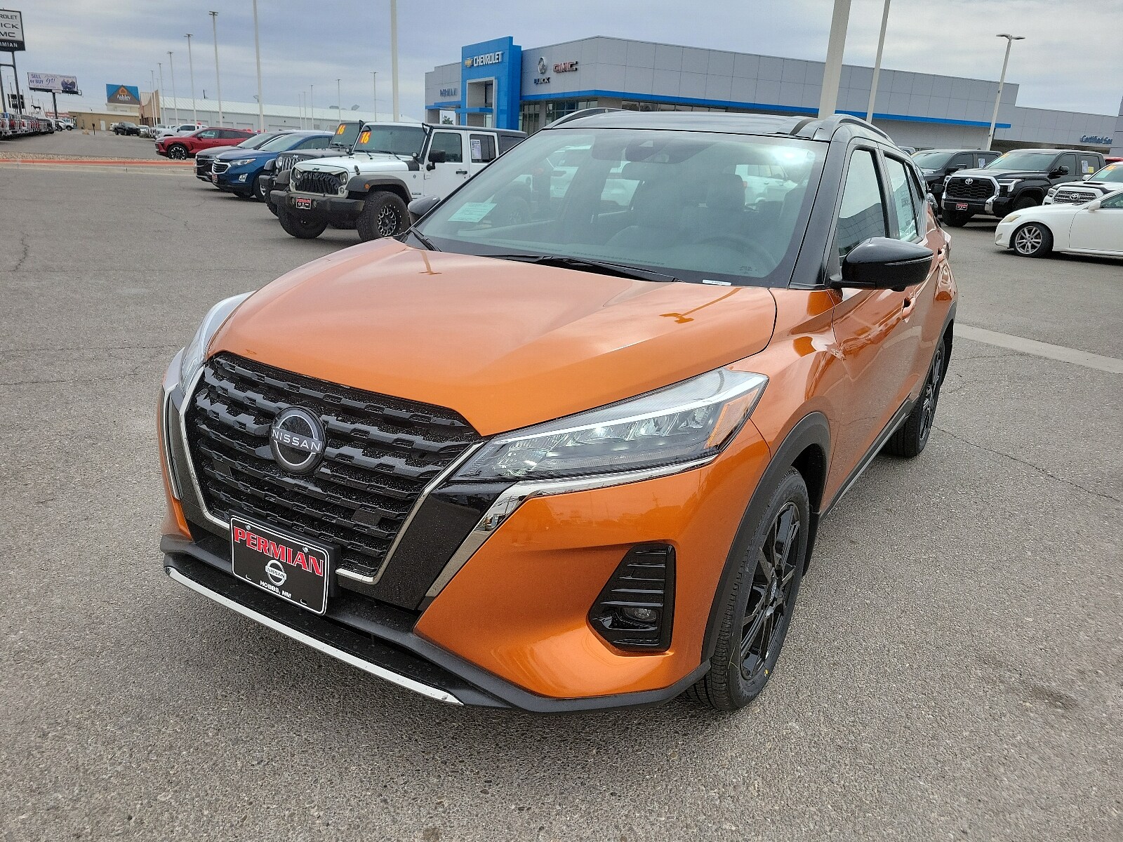 2024 Nissan Kicks SR photo 3