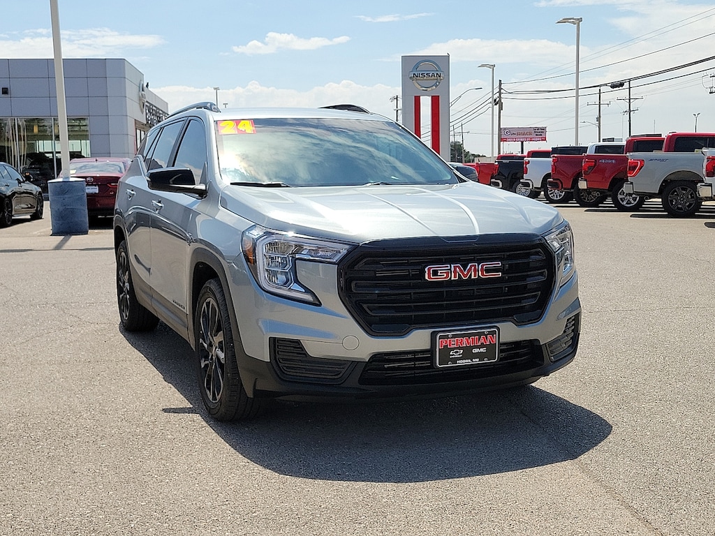Used 2024 GMC Terrain FWD SLE Sport Utility