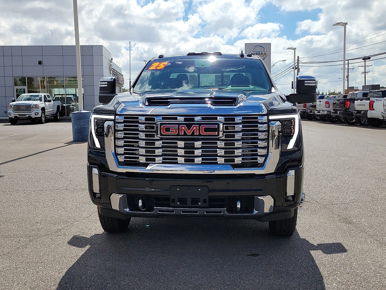 2025 Gmc Sierra 3500 HD Denali photo 2