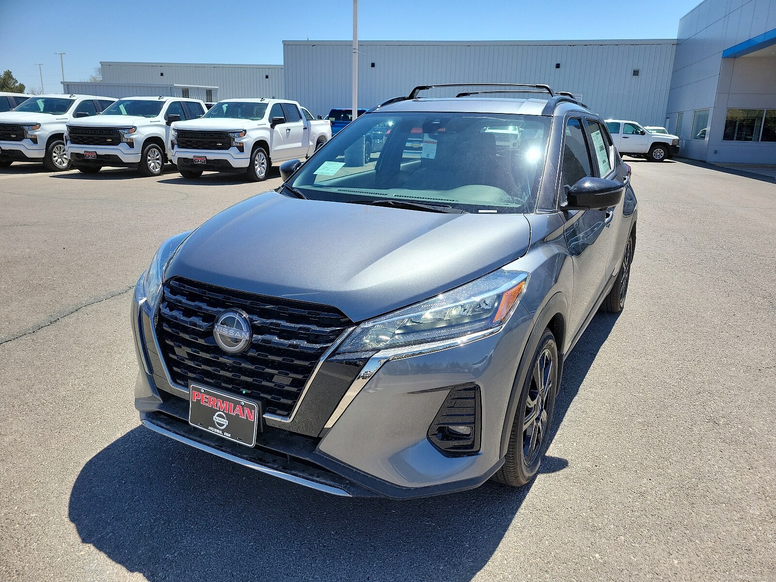 2024 Nissan Kicks SR photo 2