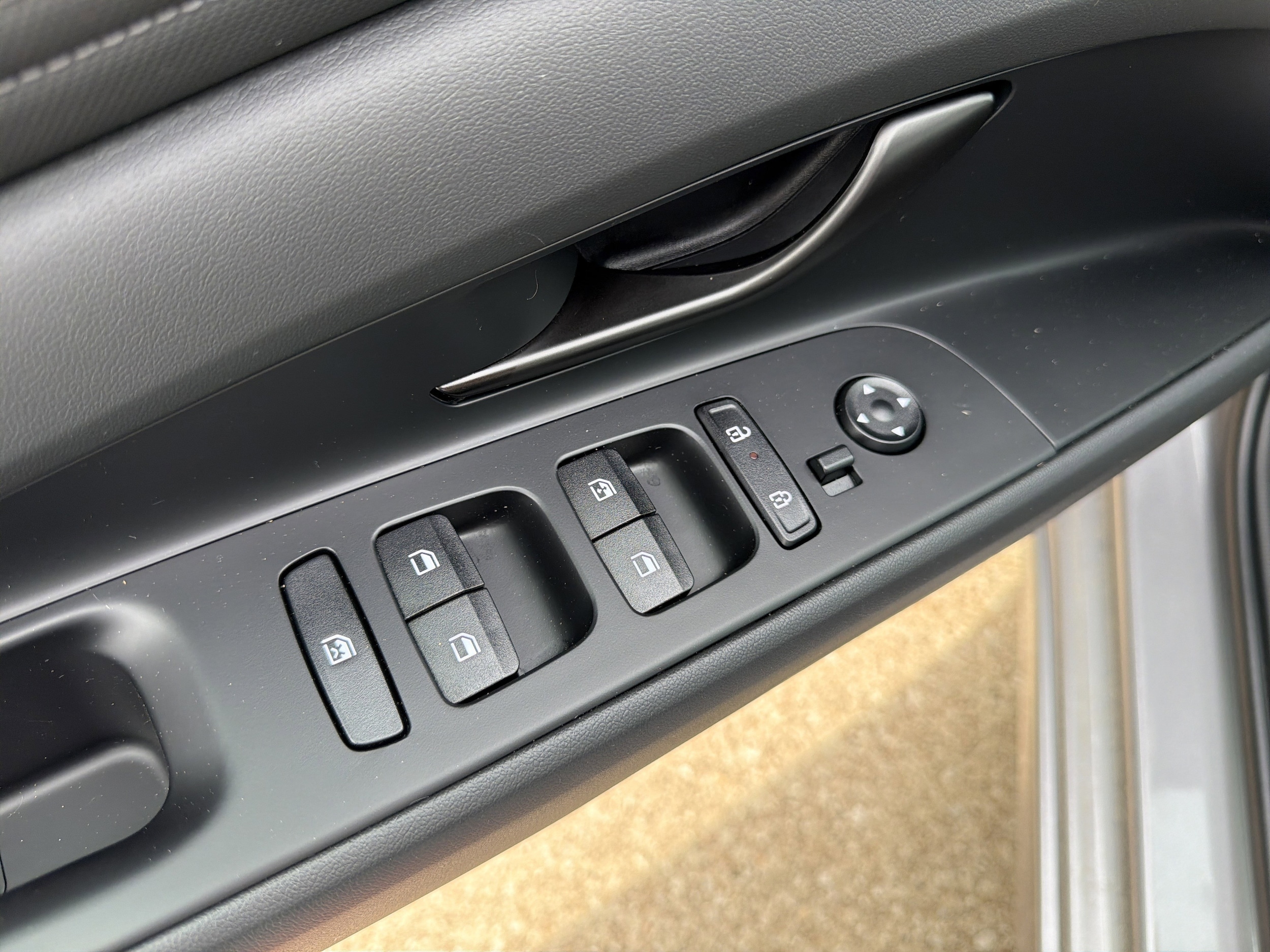 2025 Hyundai Elantra SEL - Photo 11