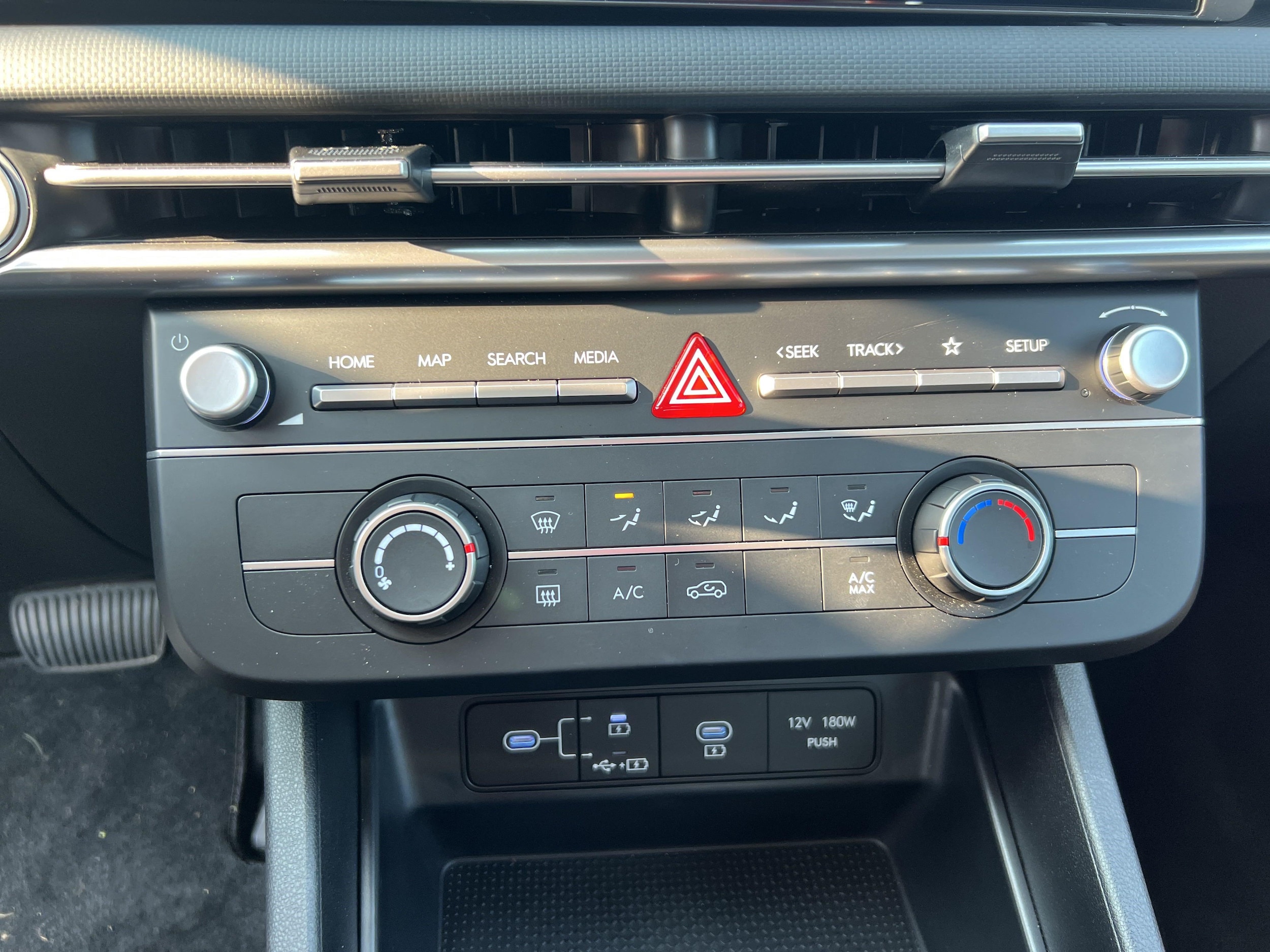 2025 Hyundai Tucson SE - Photo 16