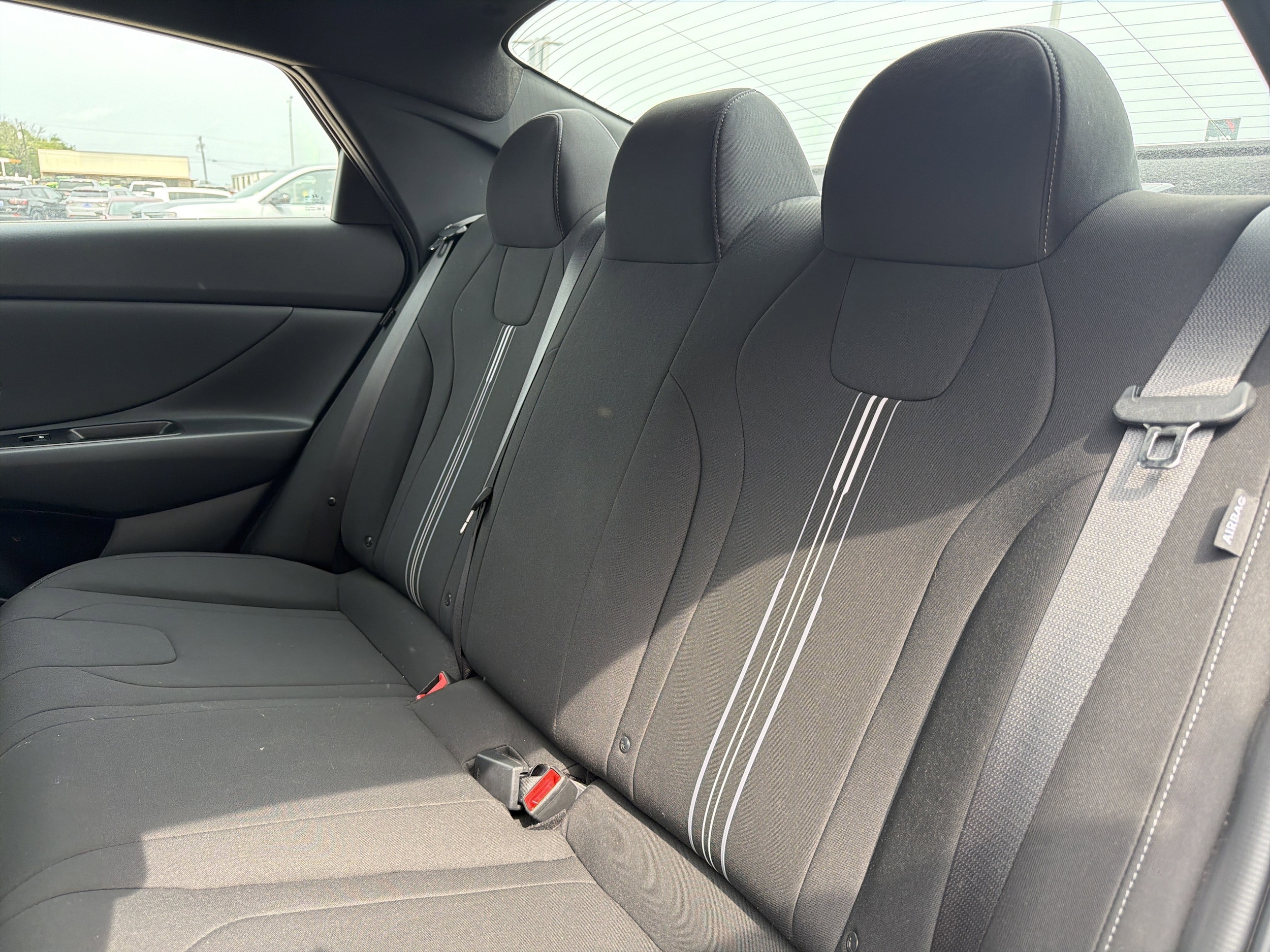 2025 Hyundai Elantra SEL - Photo 6