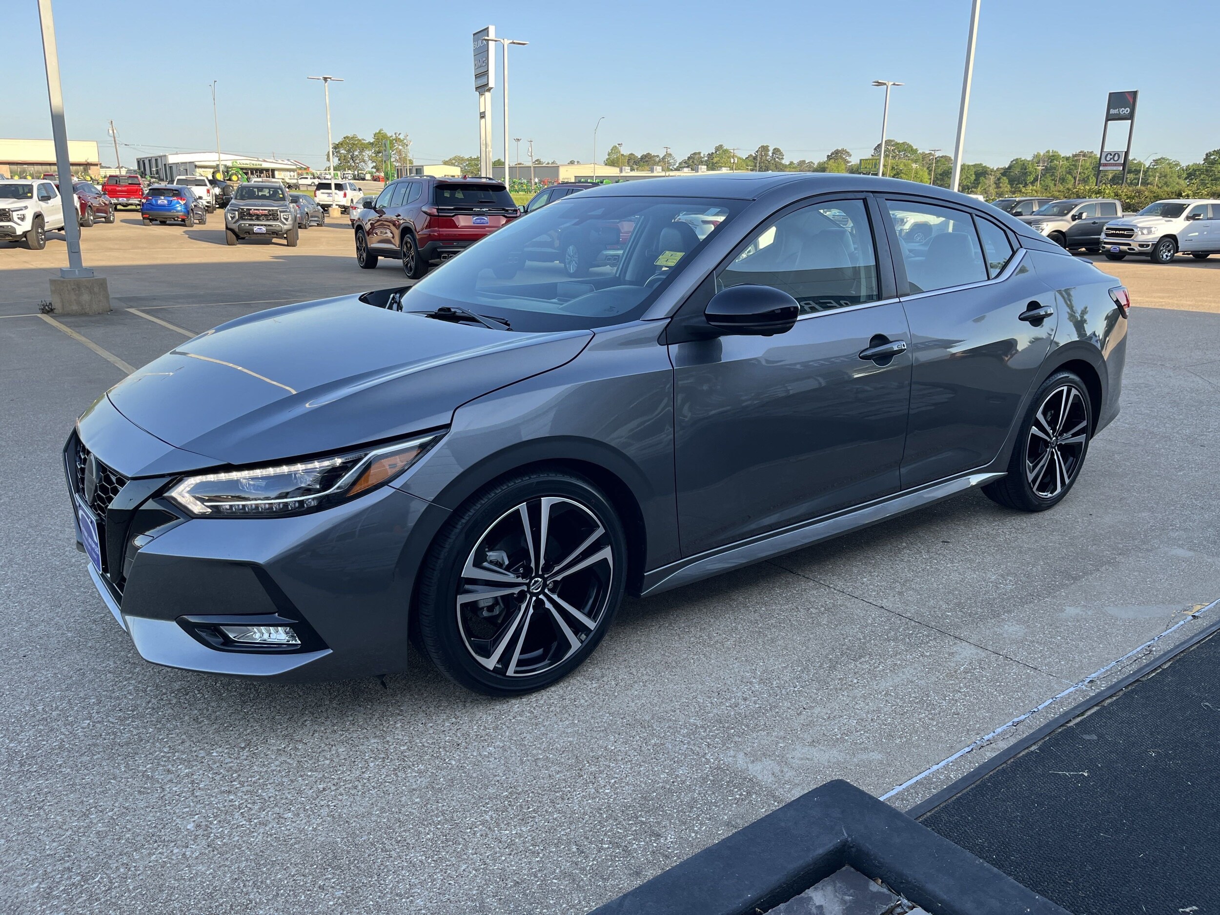 2023 Nissan Sentra SR photo 2