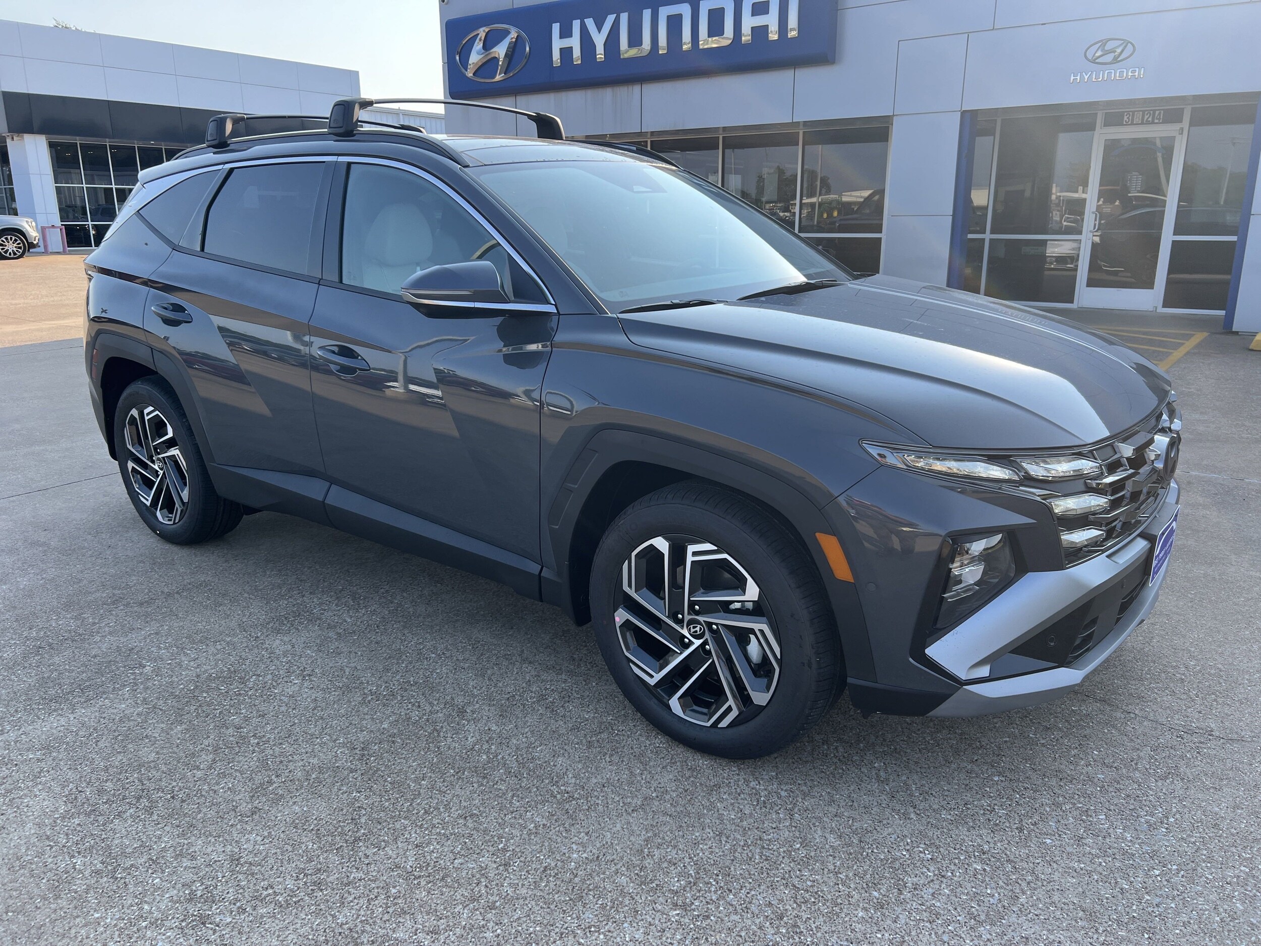 2025 Hyundai Tucson Limited photo 2