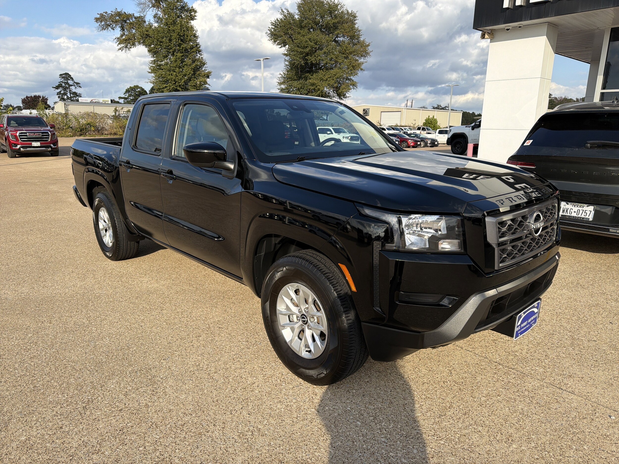 2024 Nissan Frontier SV photo 2
