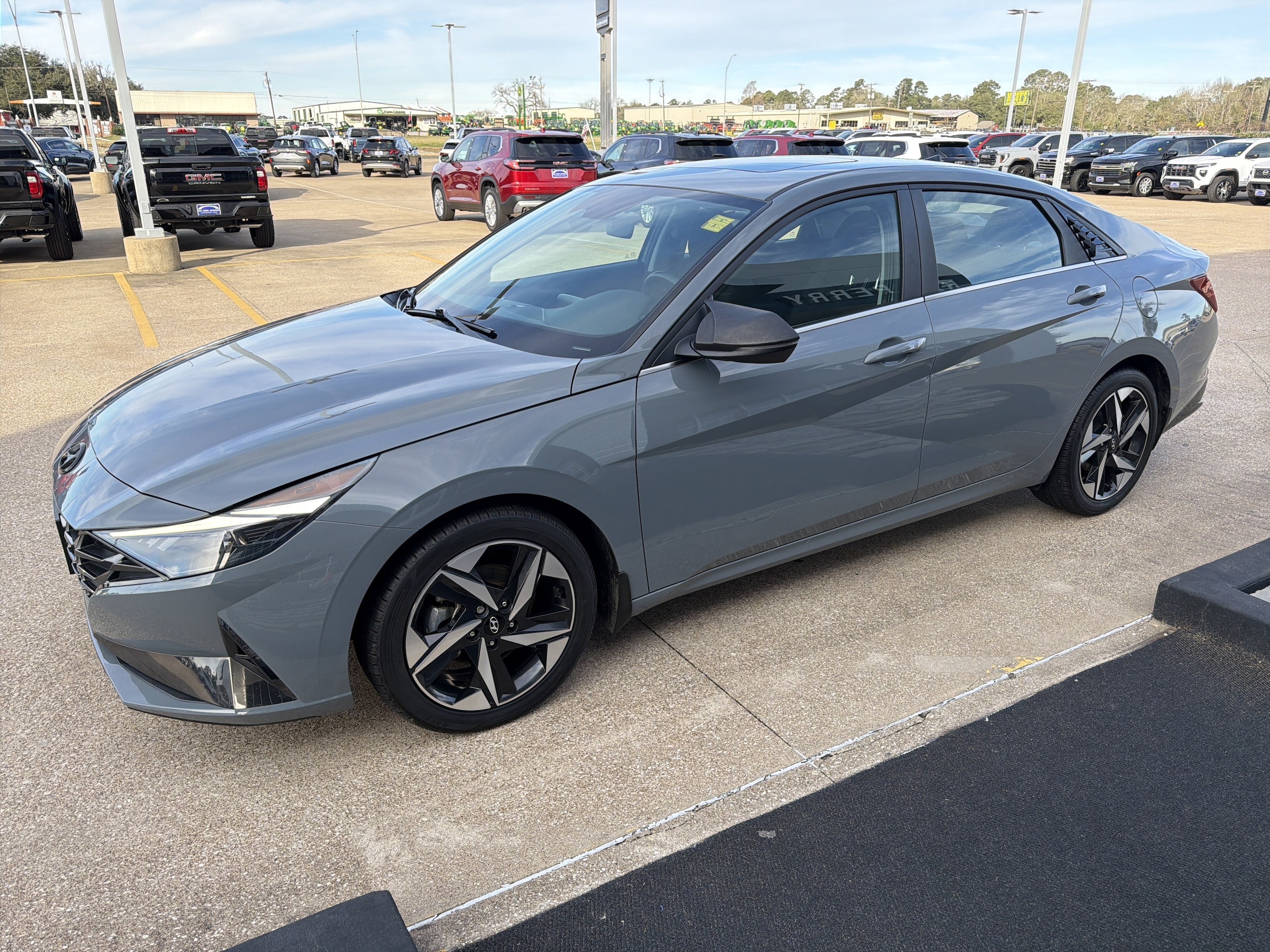 2022 Hyundai Elantra SEL's photo