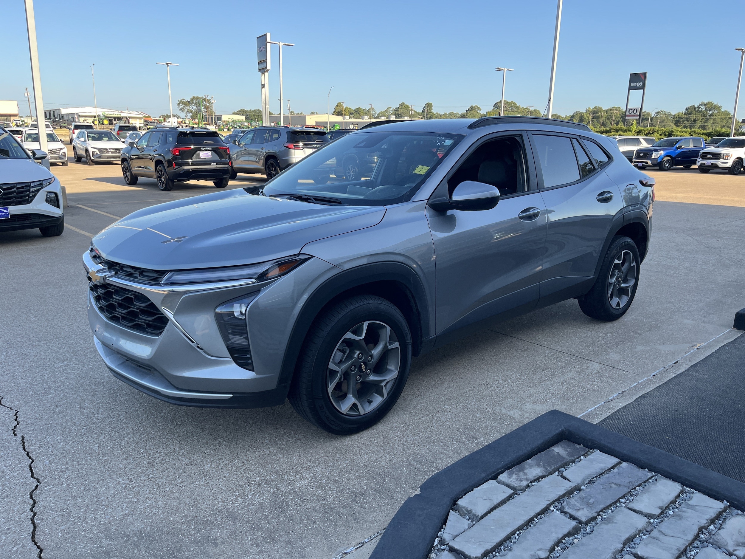 Used 2025 Chevrolet Trax LT