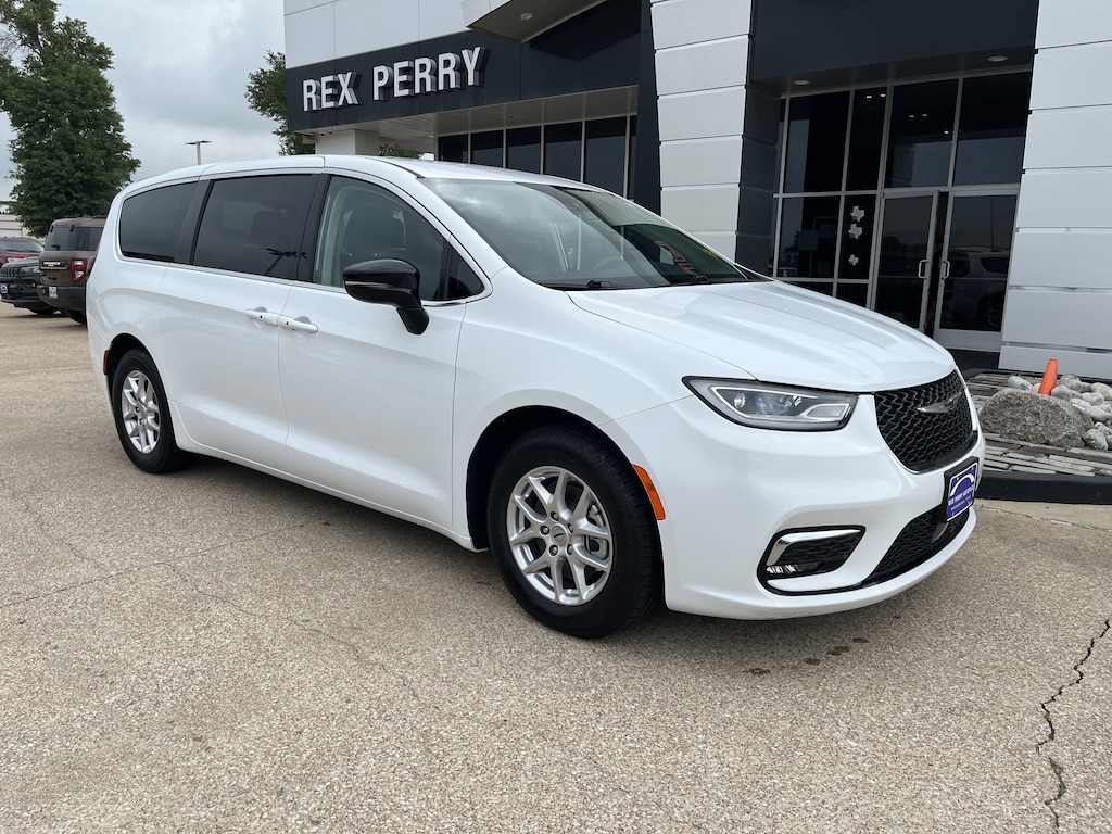 Used 2024 Chrysler Pacifica Touring L Van Passenger Van