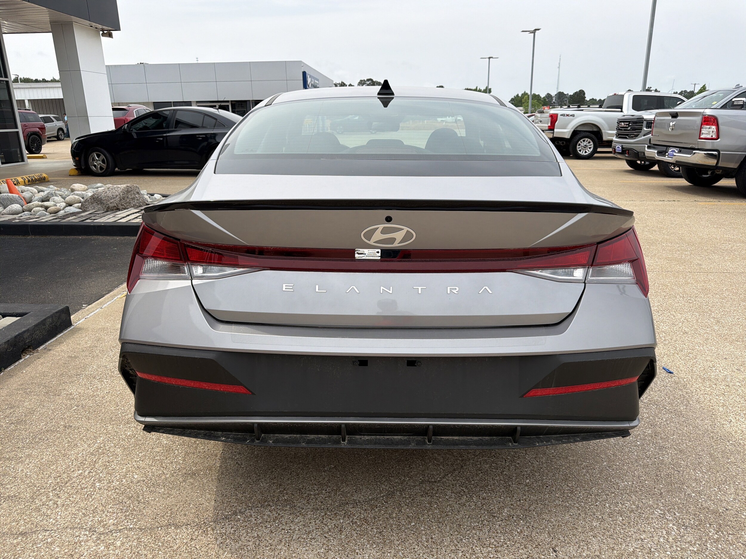 2025 Hyundai Elantra SEL - Photo 25