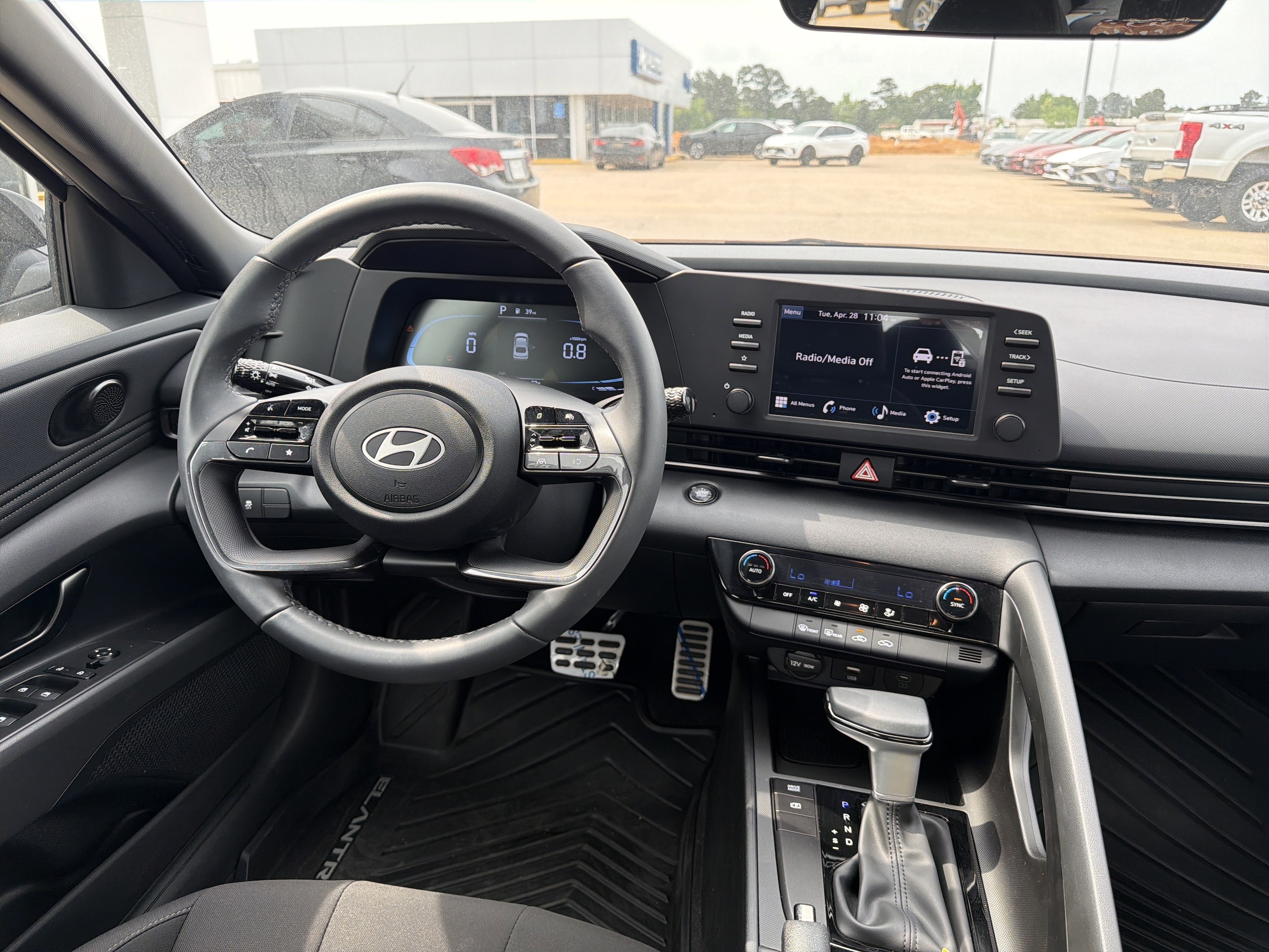 2025 Hyundai Elantra SEL - Photo 10