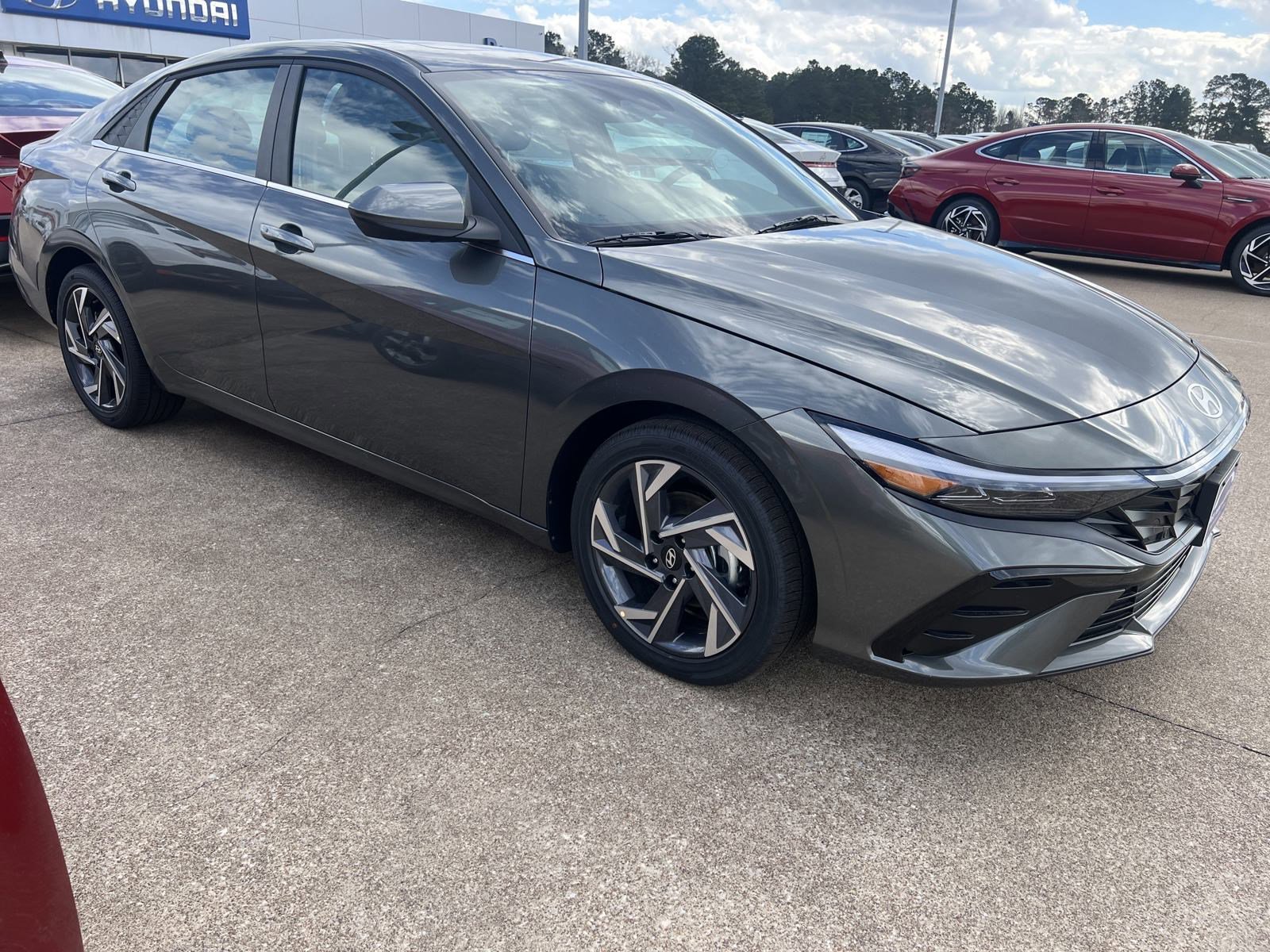 2025 Hyundai Elantra SEL Convenience photo 2