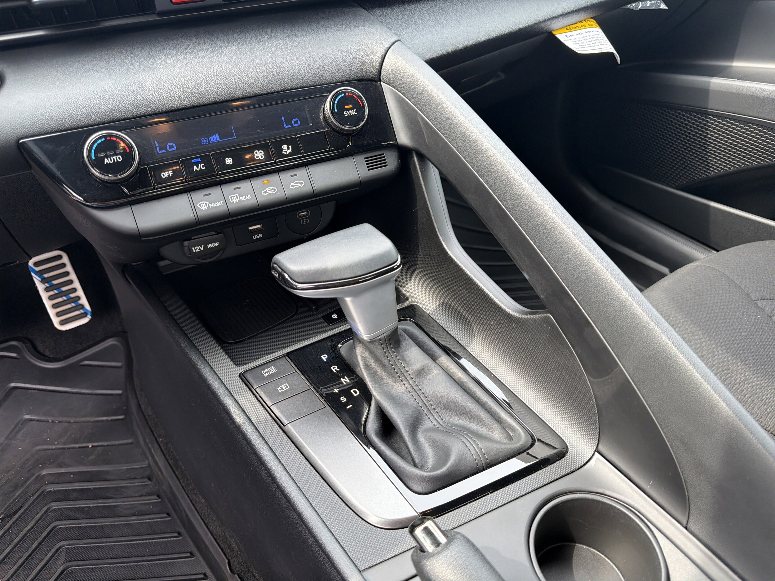 2025 Hyundai Elantra SEL - Photo 19