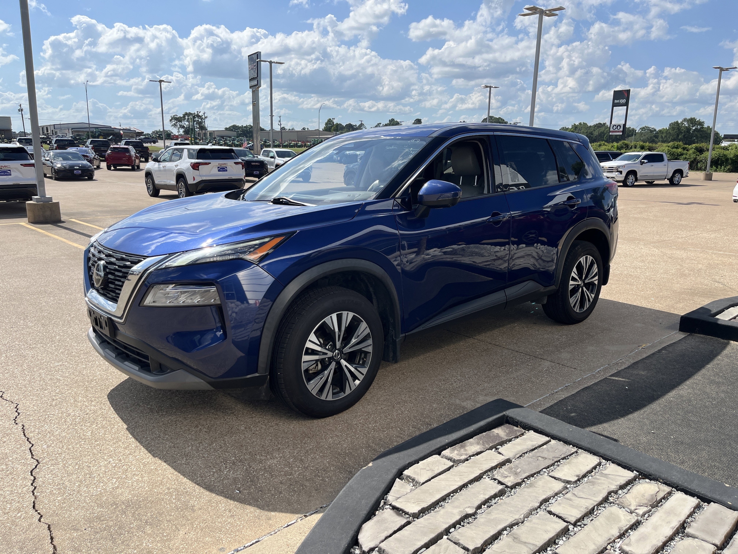 2021 Nissan Rogue SV FWD's photo