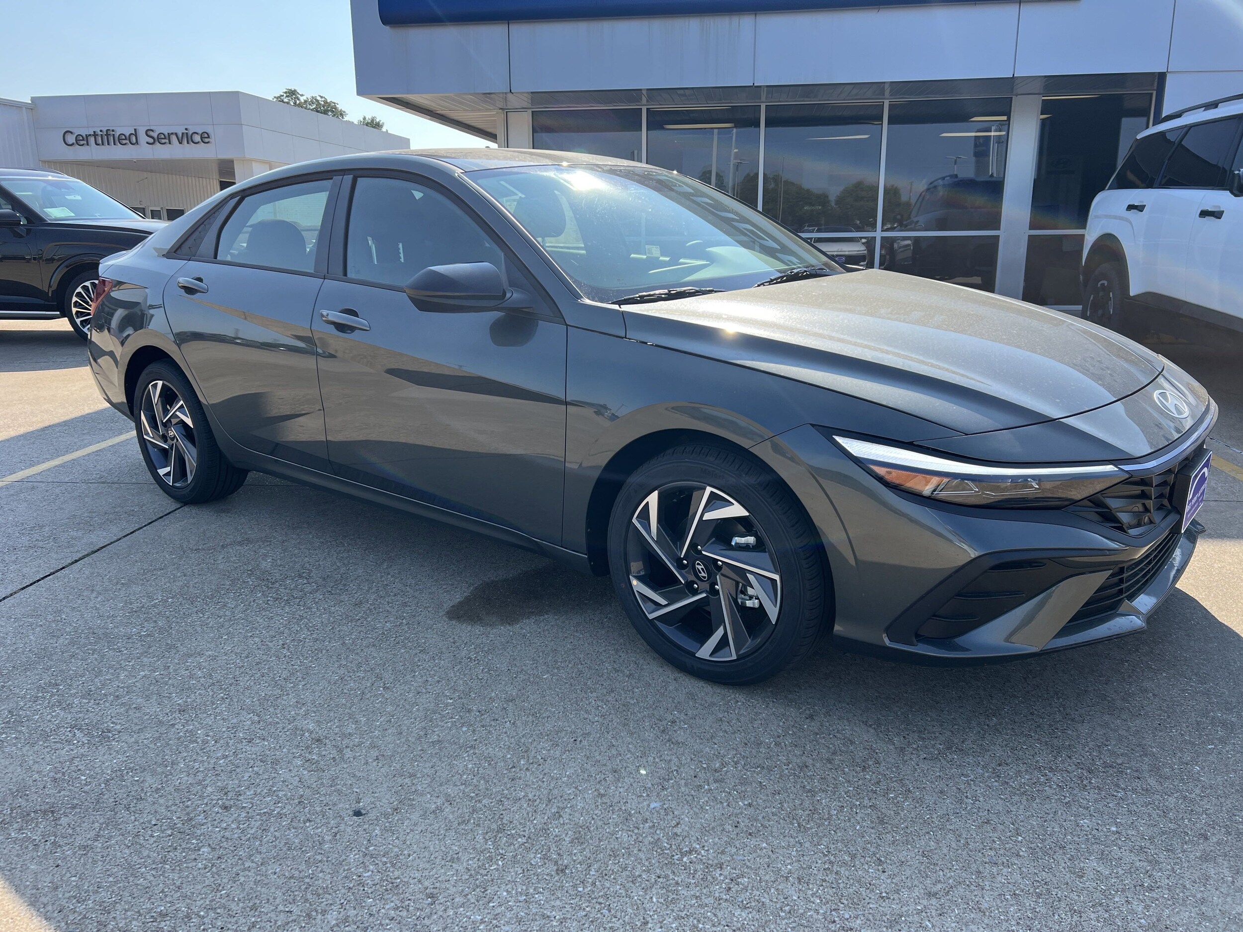 2025 Hyundai Elantra SEL Sport photo 2