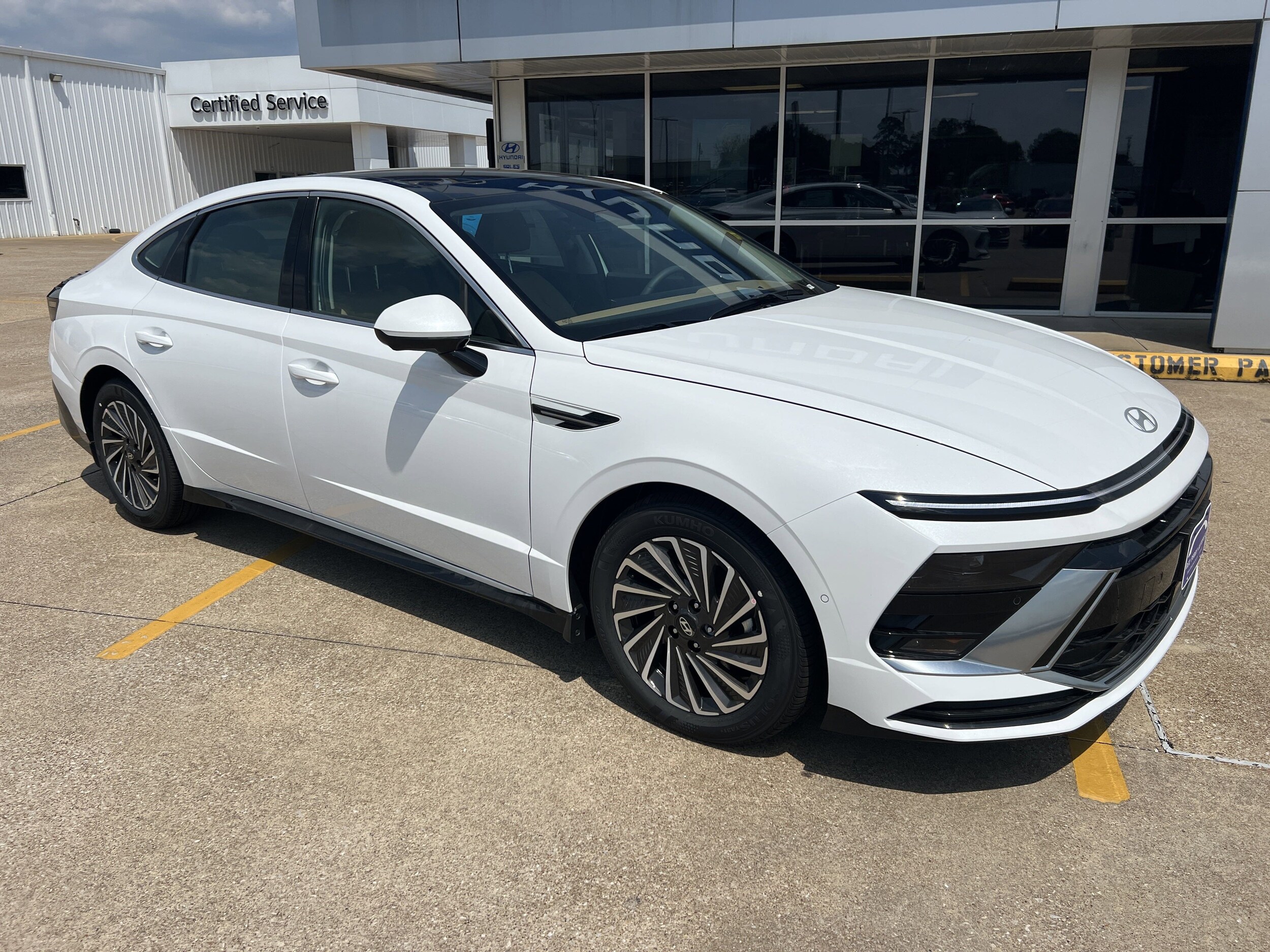 2025 Hyundai Sonata Hybrid Limited photo 2