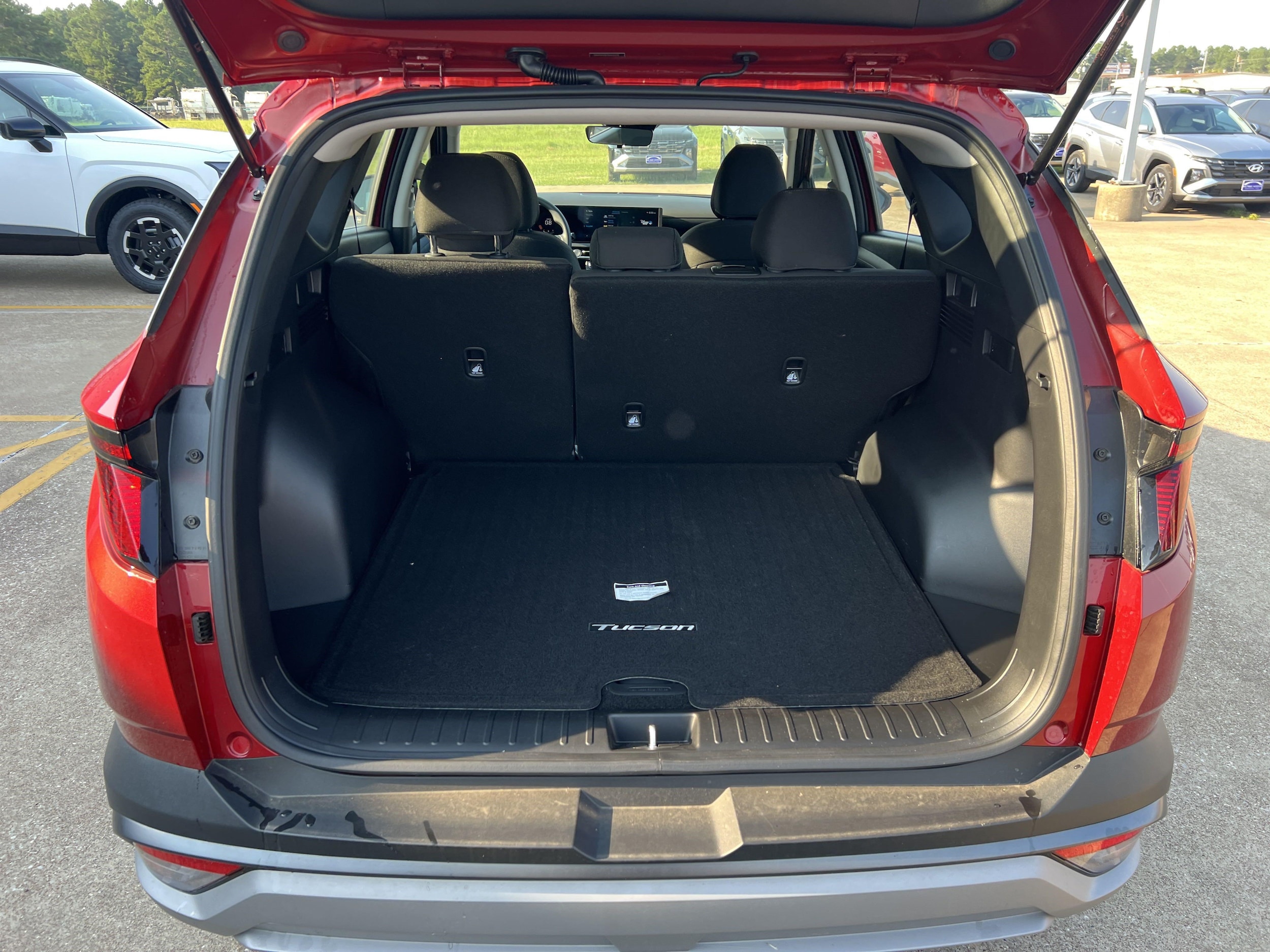 2025 Hyundai Tucson SE - Photo 12