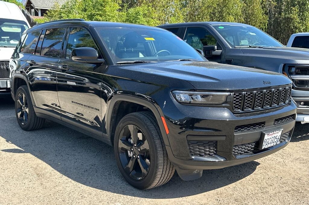 Used 2023 Jeep Grand Cherokee L Laredo SUV