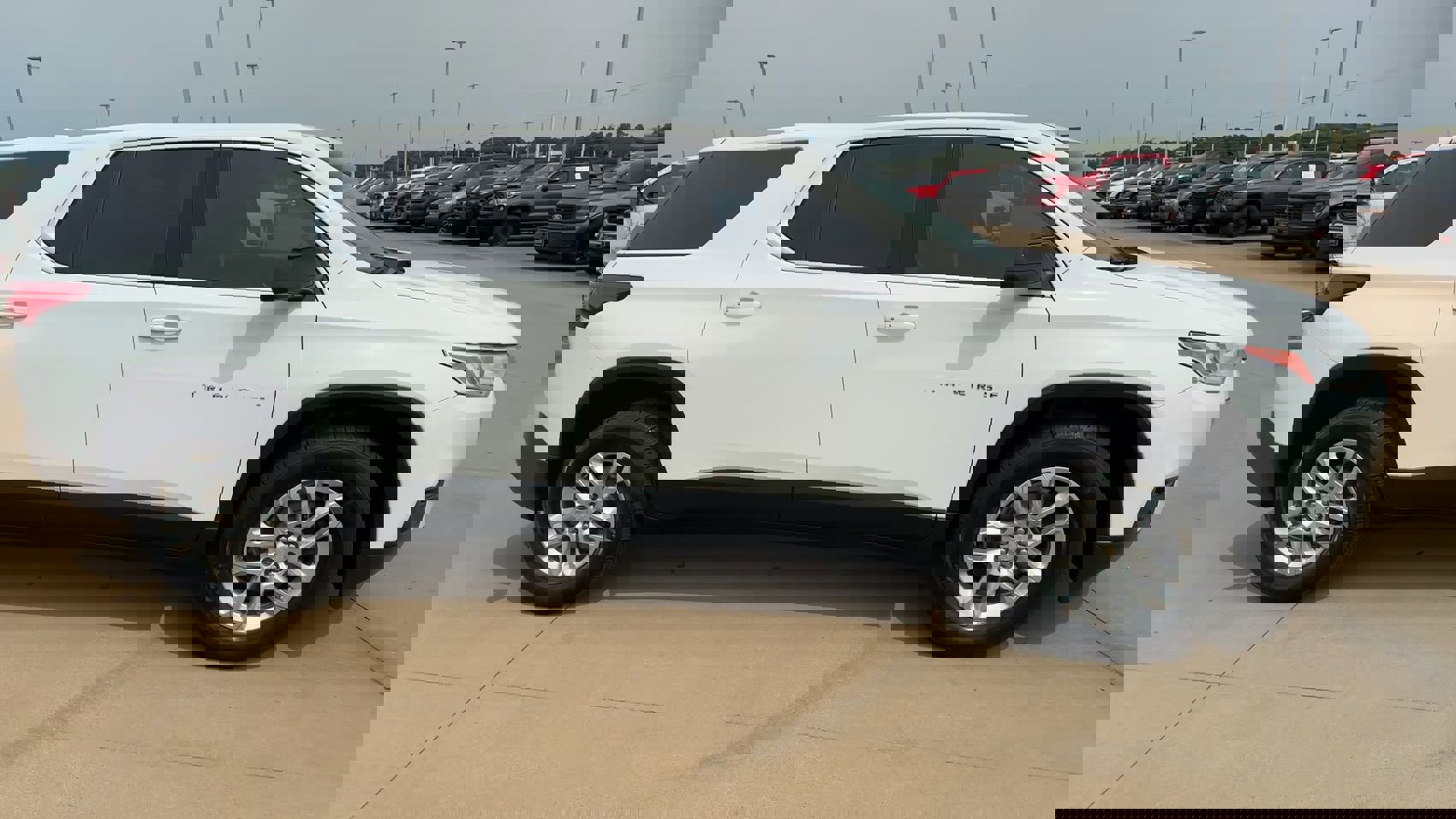 2021 Chevrolet Traverse 1LS photo 2