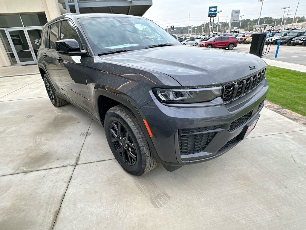New 2026 Jeep Grand Cherokee Laredo Sport Utility