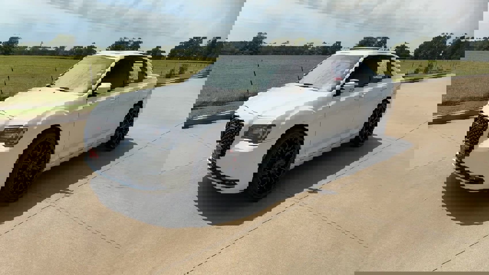 2023 Chrysler 300 photo 4