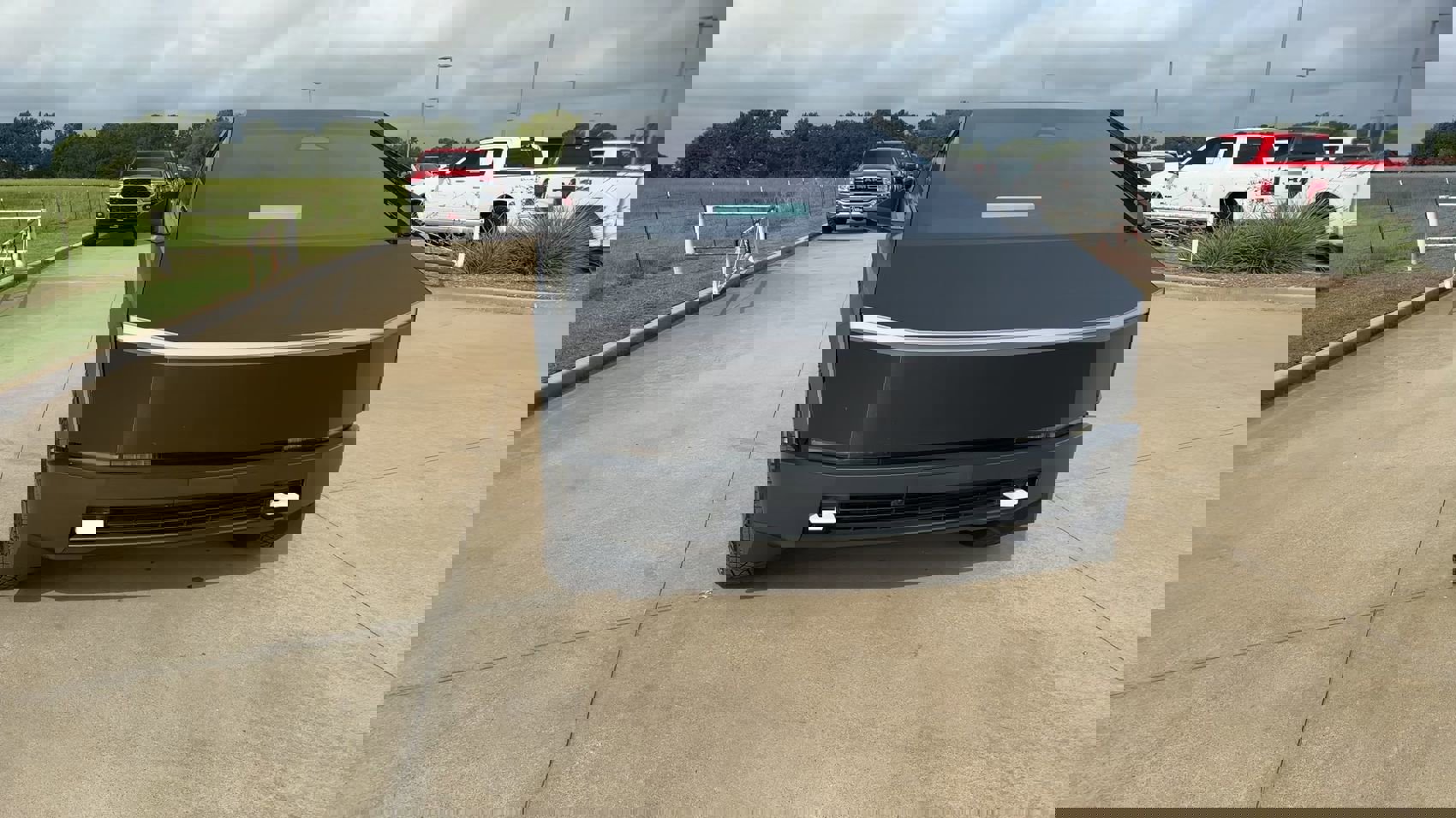 2024 Tesla Cybertruck All-Wheel Drive photo 2