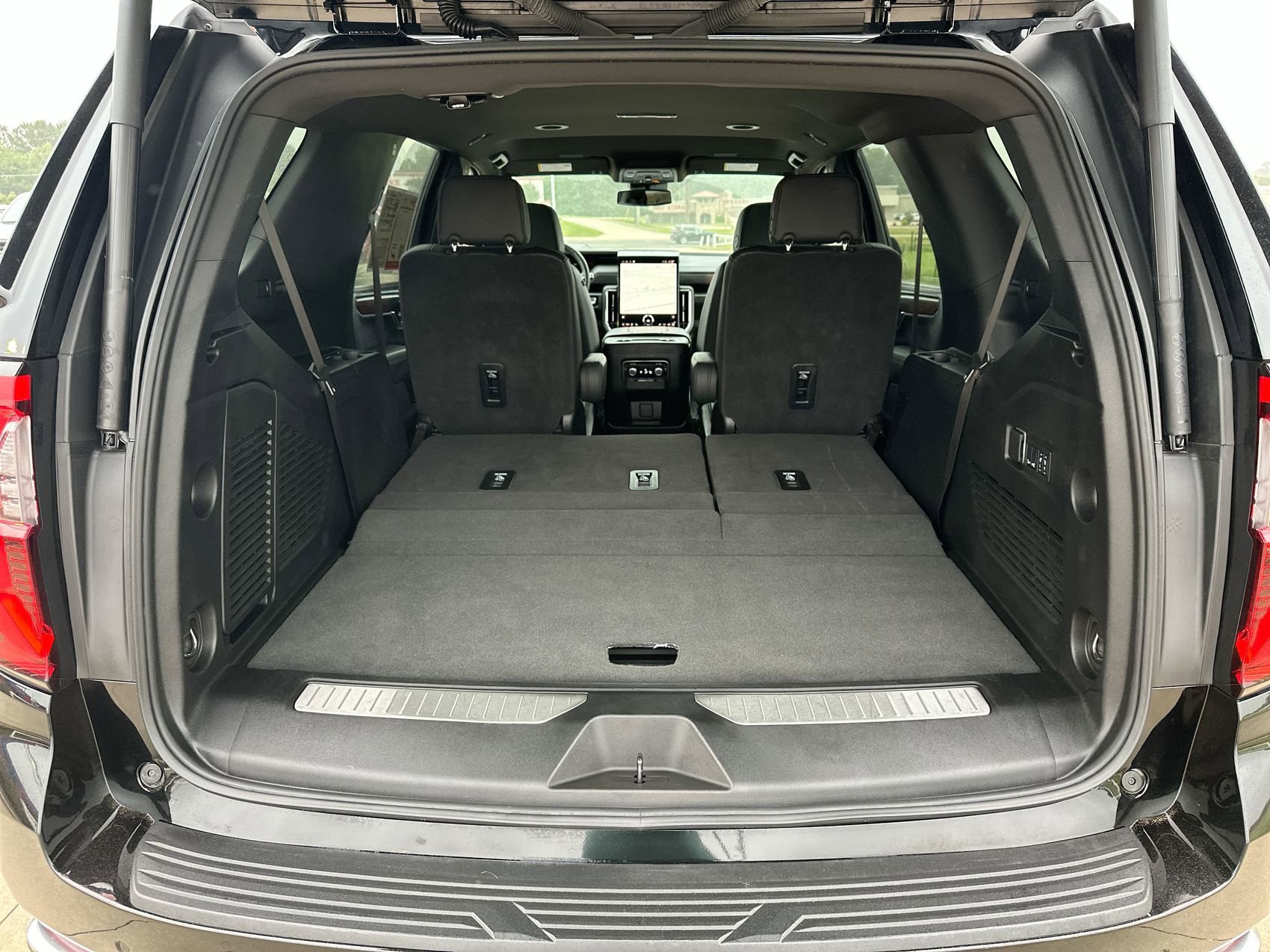 2025 GMC Yukon Denali - Photo 26