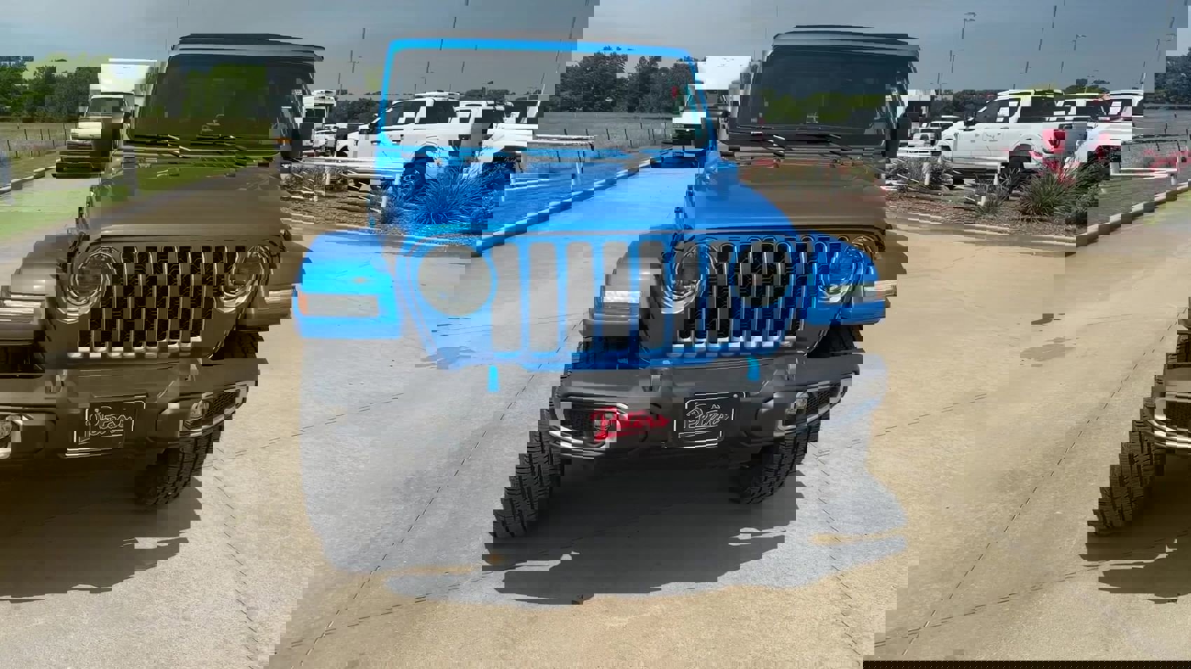 2023 Jeep Wrangler Sahara photo 3
