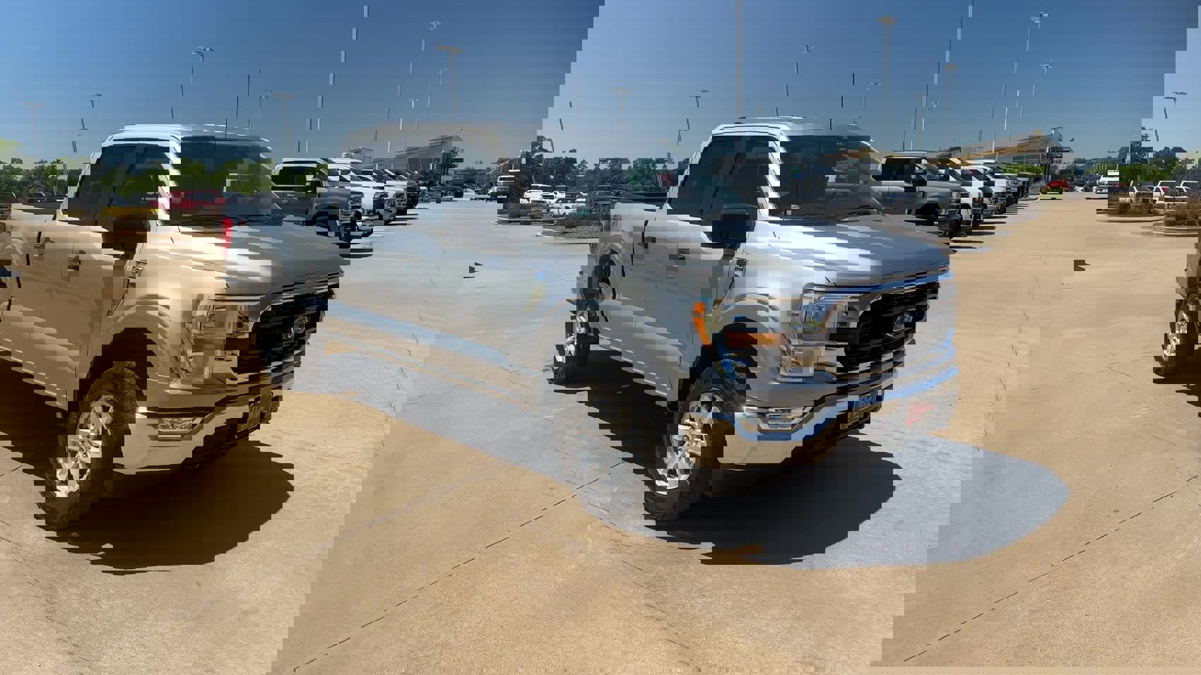 2022 Ford F-150 XLT photo 2
