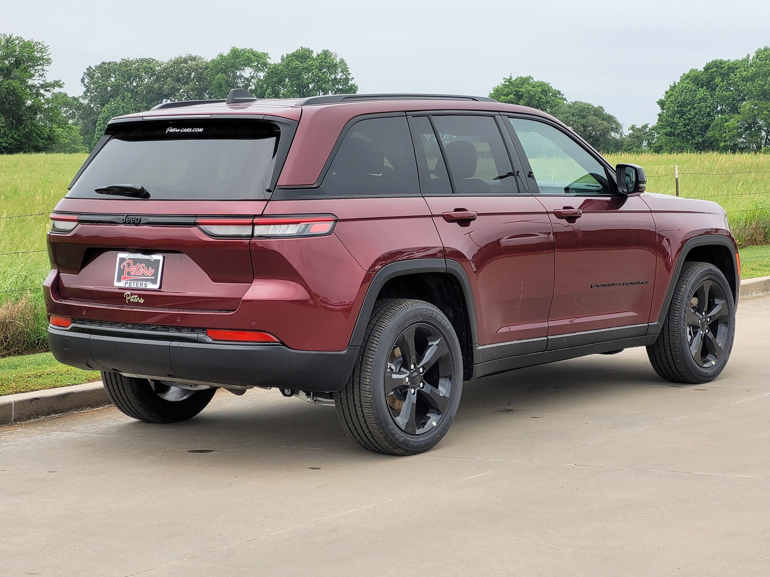 2025 Jeep Grand Cherokee Laredo Sport photo 3