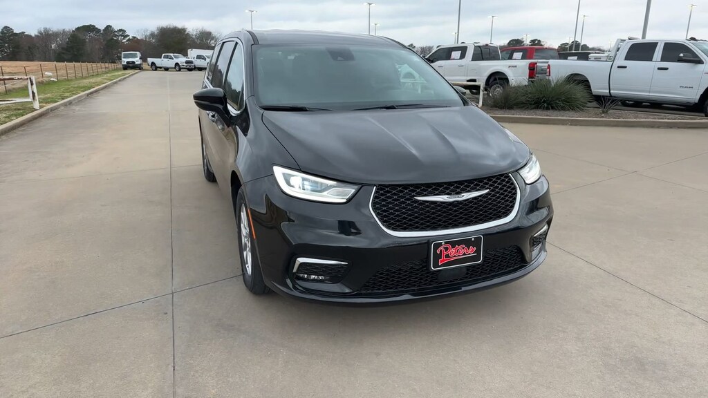 Used 2025 Chrysler Pacifica Select Select FWD