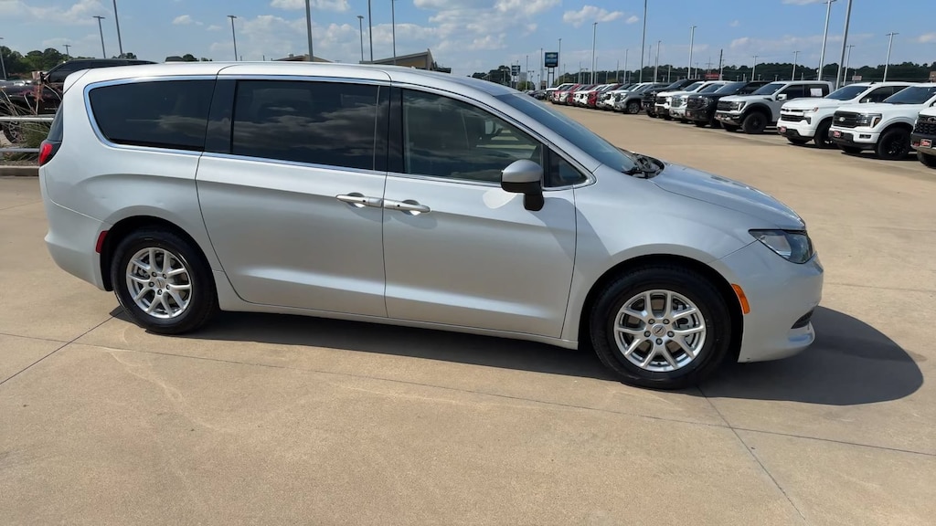 Used 2022 Chrysler Voyager LX LX FWD