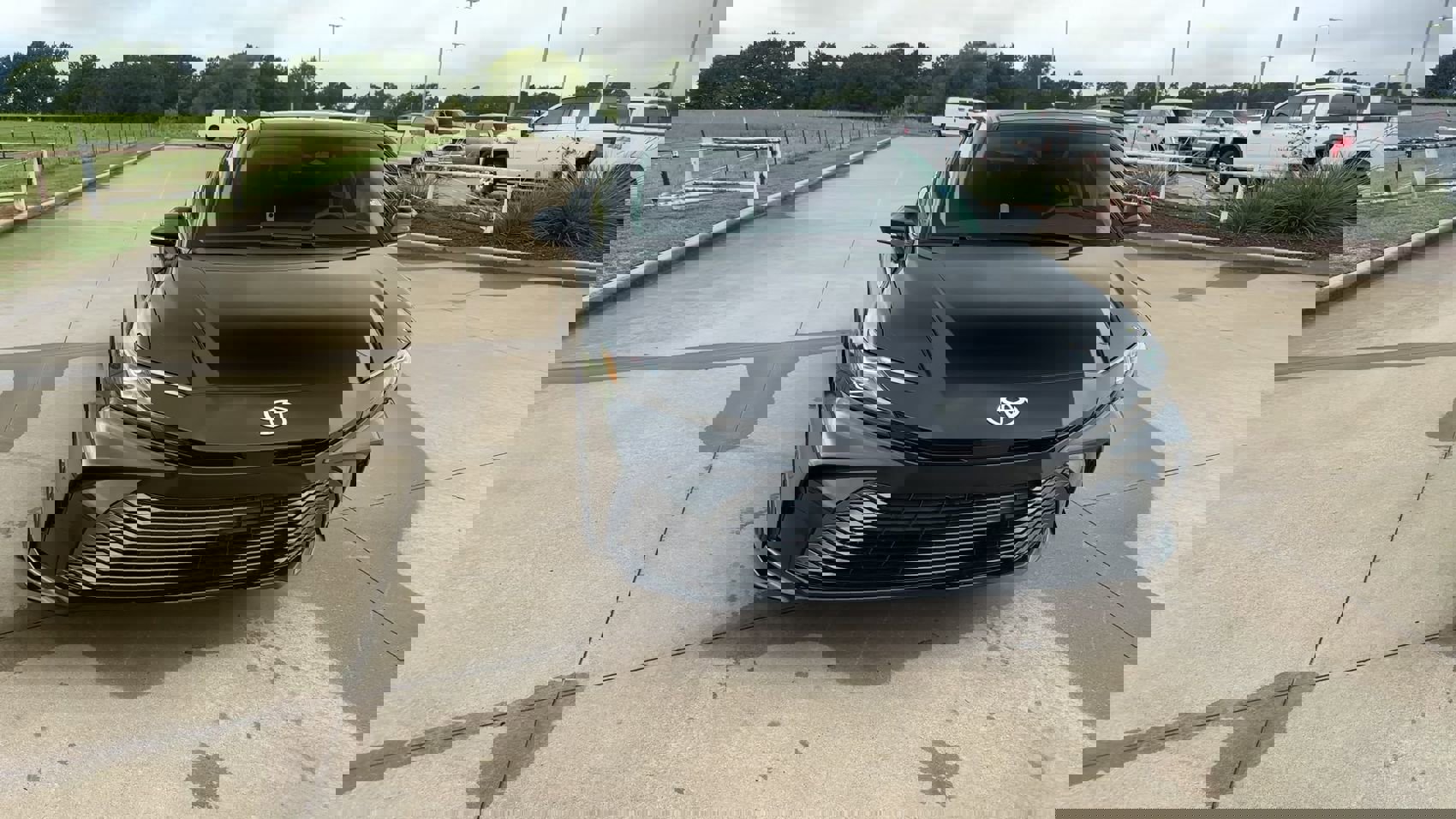 2025 Toyota Camry XLE SE photo 3