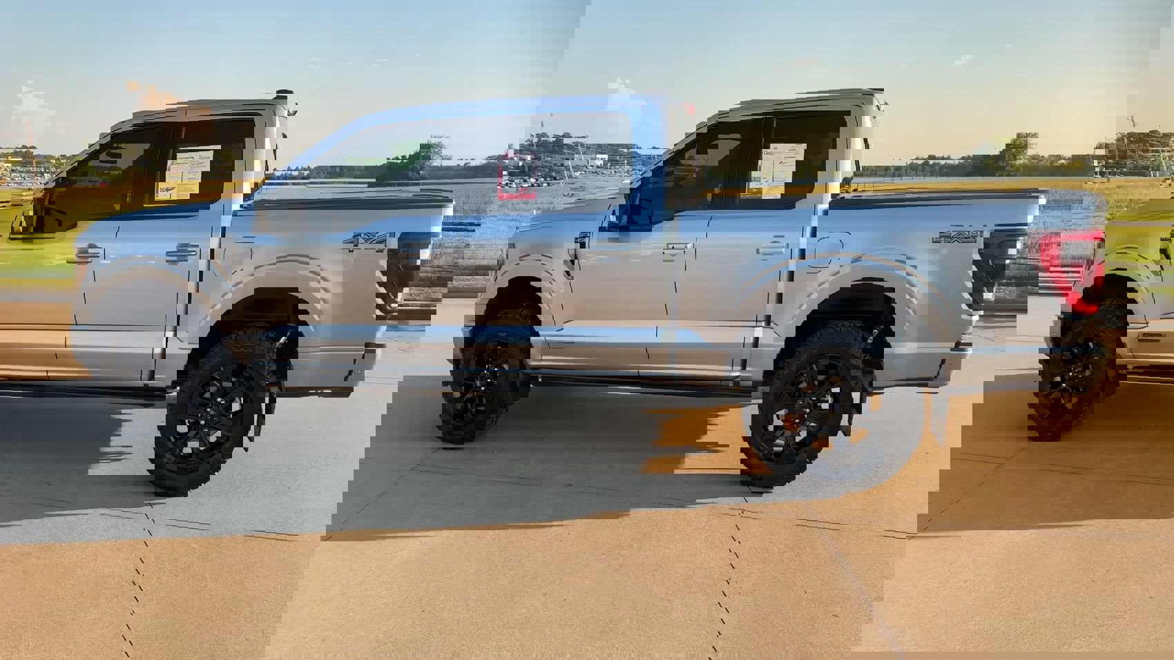 2023 Ford F-150 Platinum photo 4