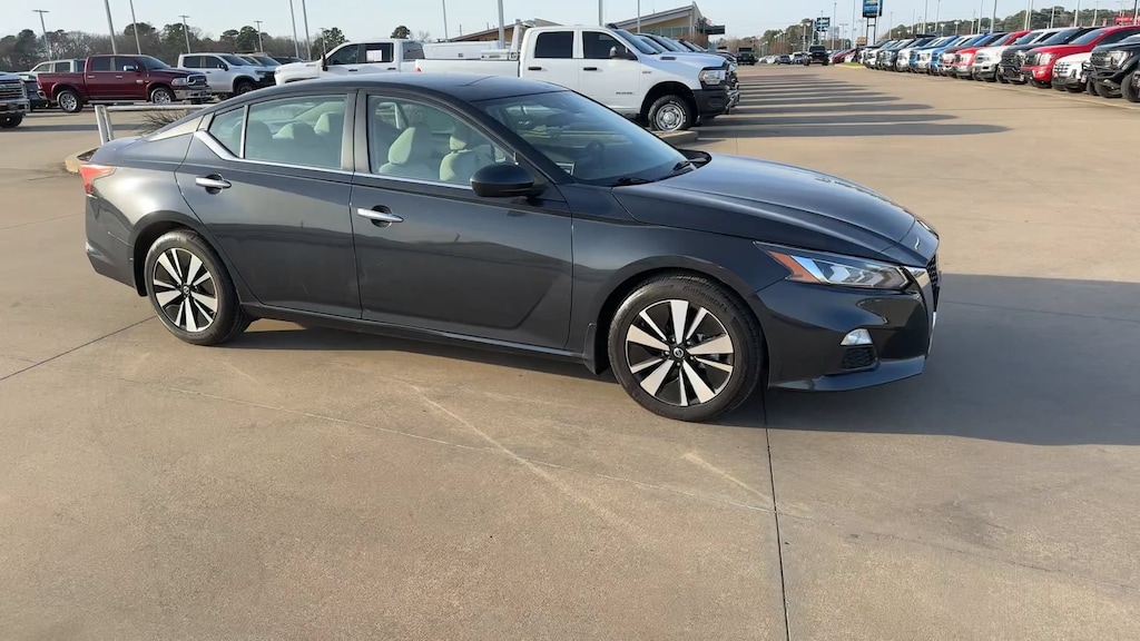 Used 2022 Nissan Altima 2.5 SV Sedan