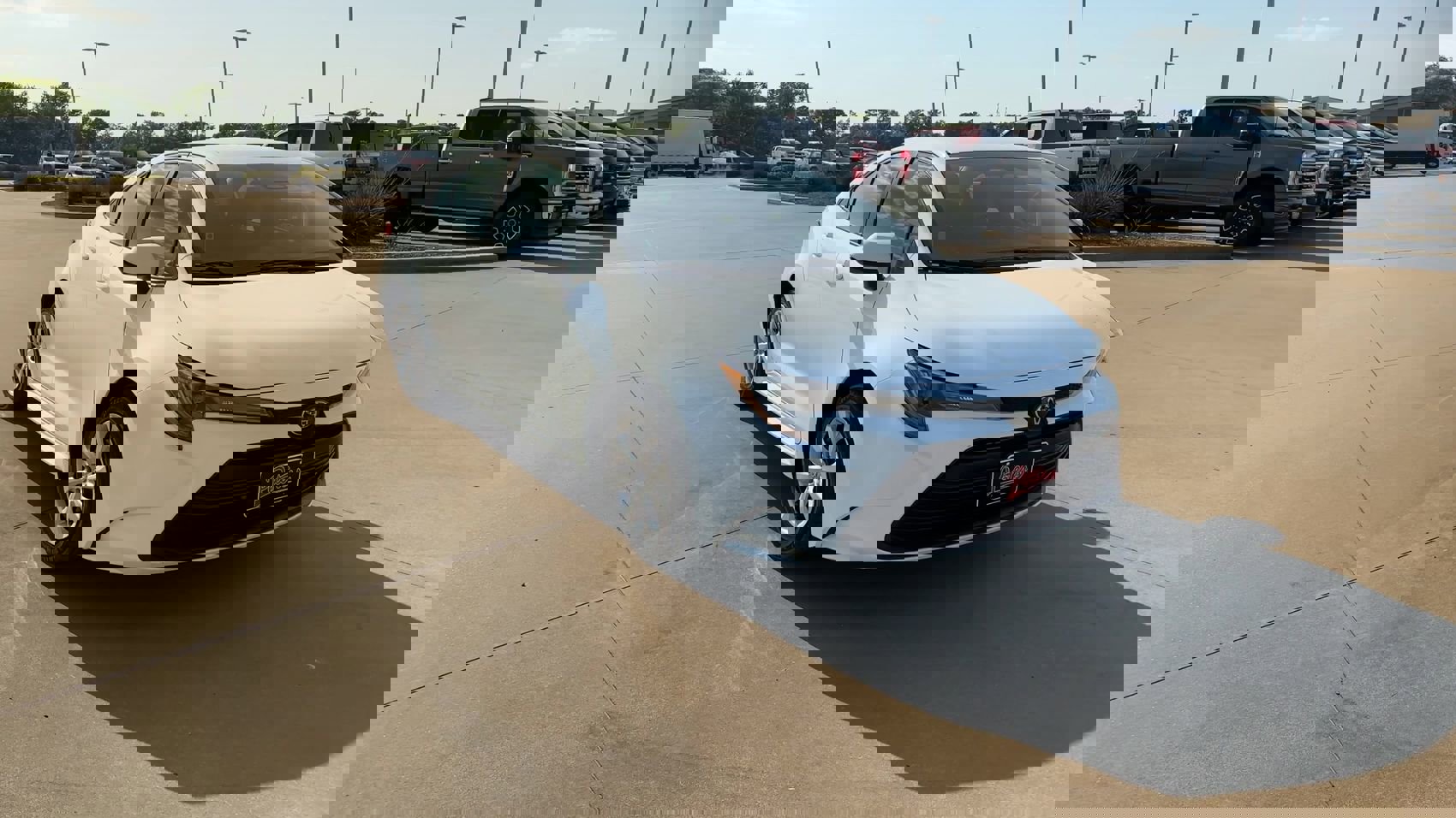 2023 Toyota Corolla LE photo 2
